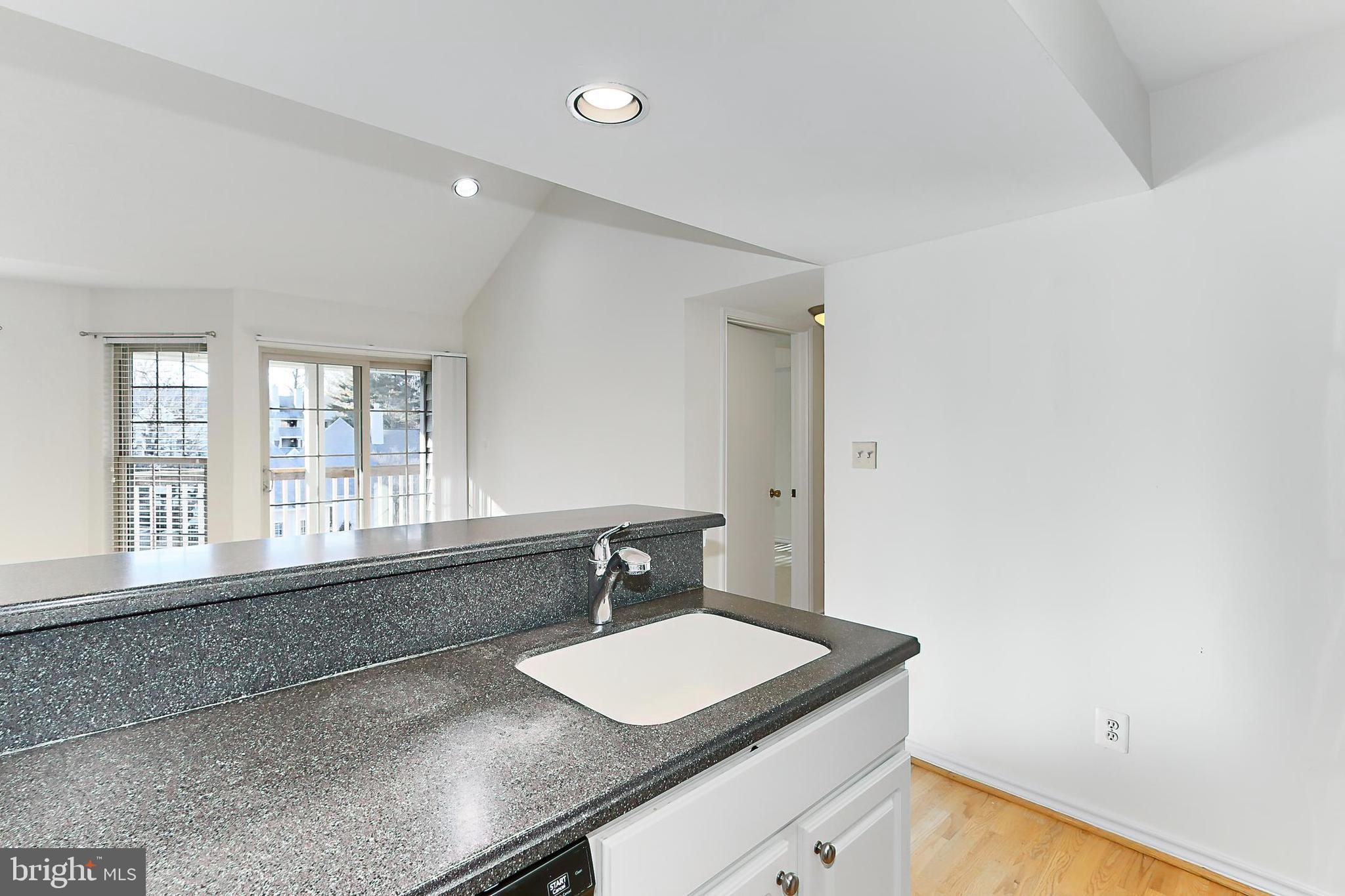 PENDERBROOK SQUARE CONDOMINIUMS - Residential Lease