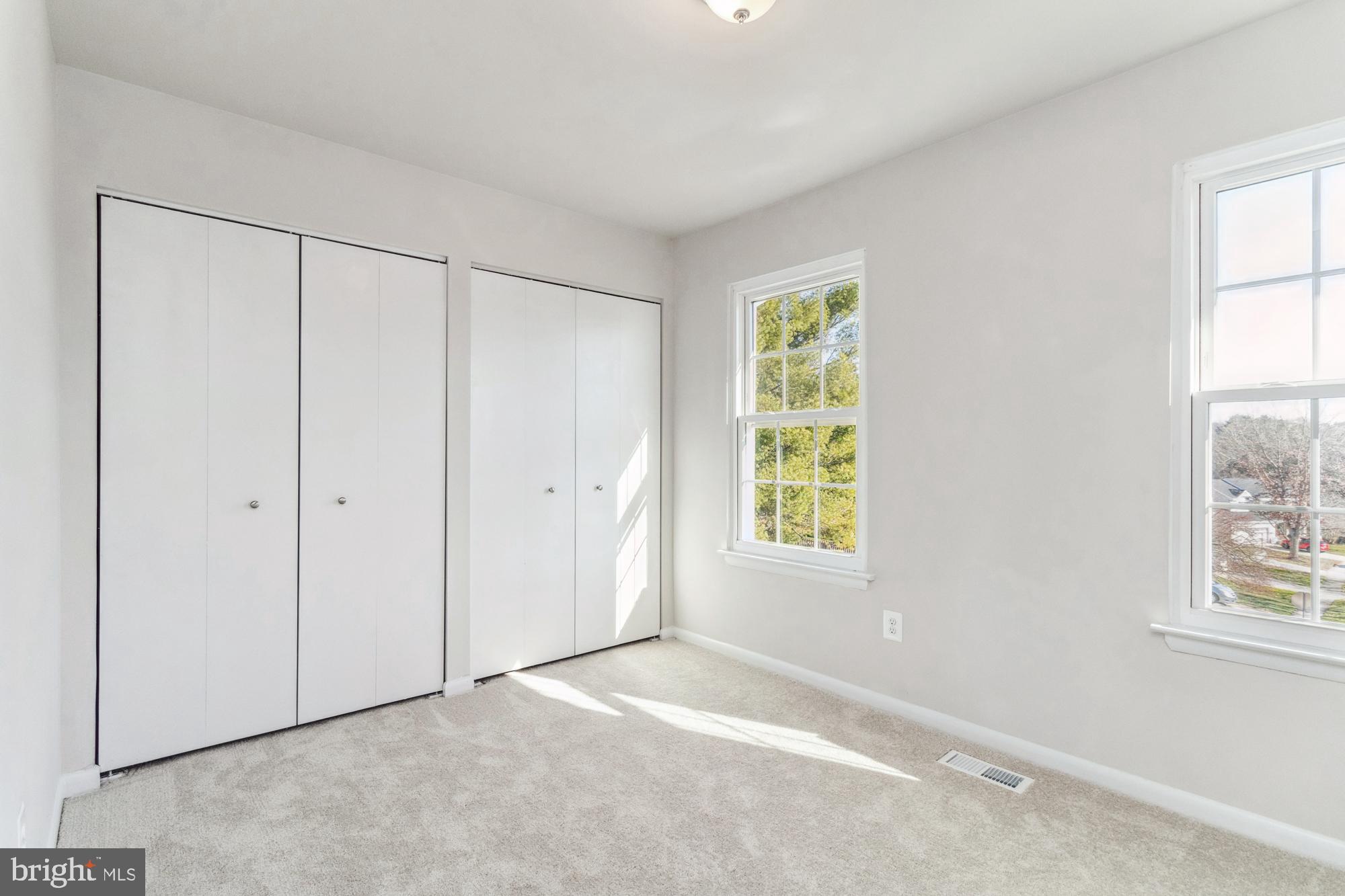 SOUTH HAMPTON - Residential