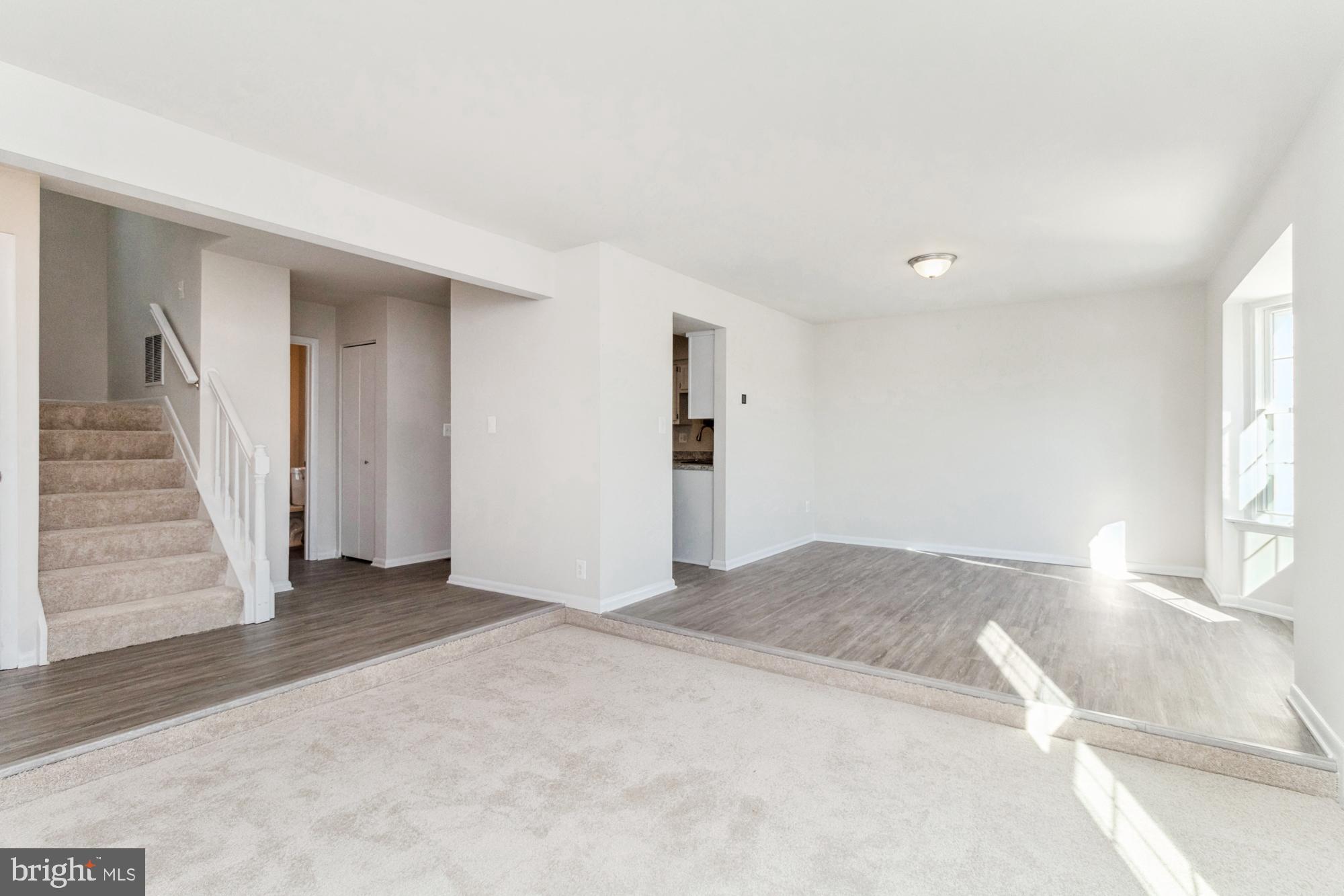 SOUTH HAMPTON - Residential