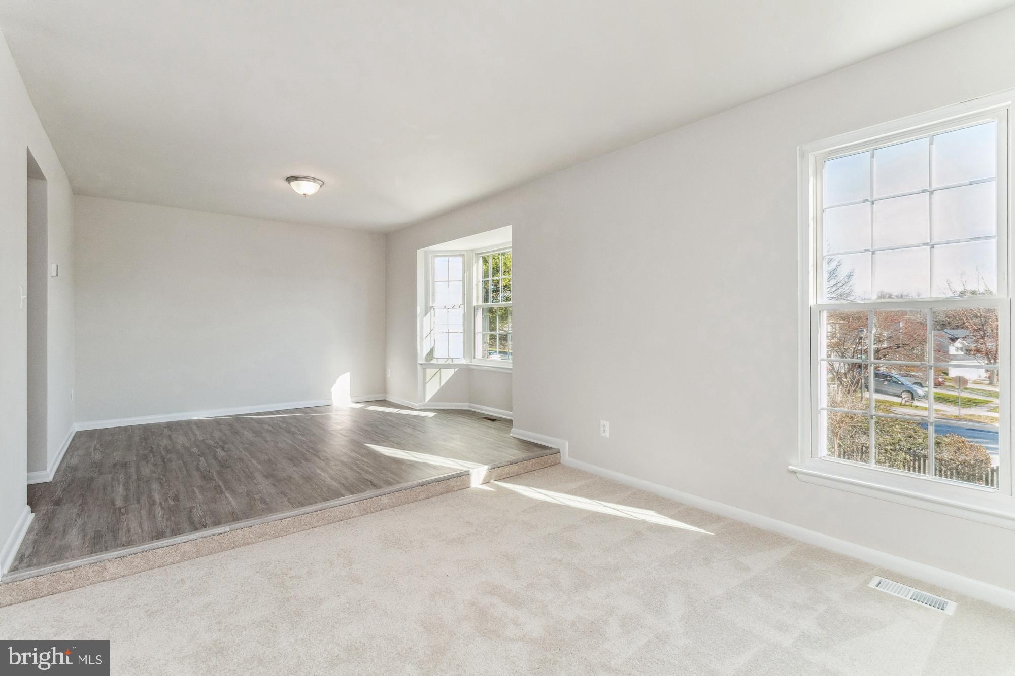 SOUTH HAMPTON - Residential