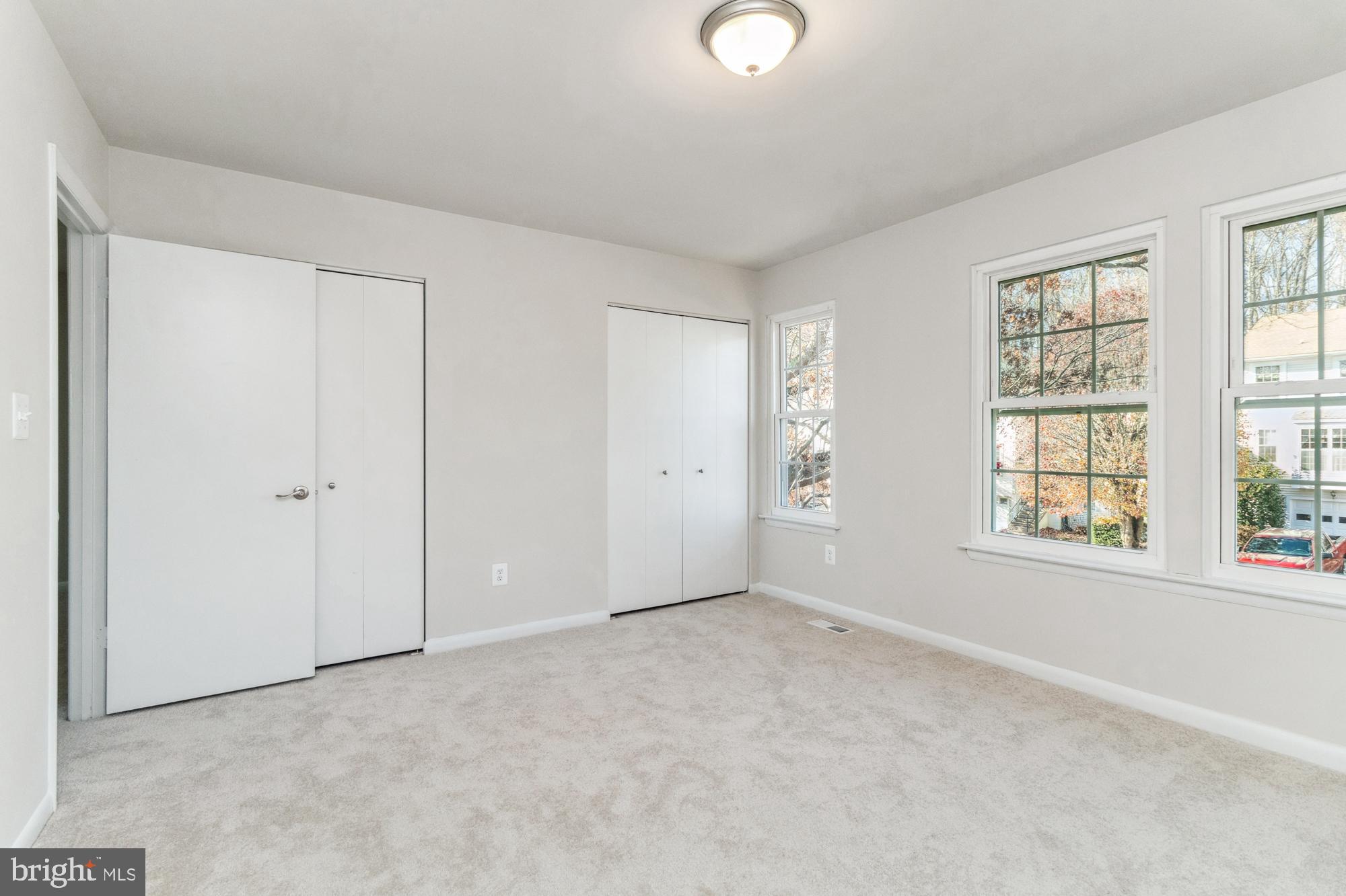 SOUTH HAMPTON - Residential