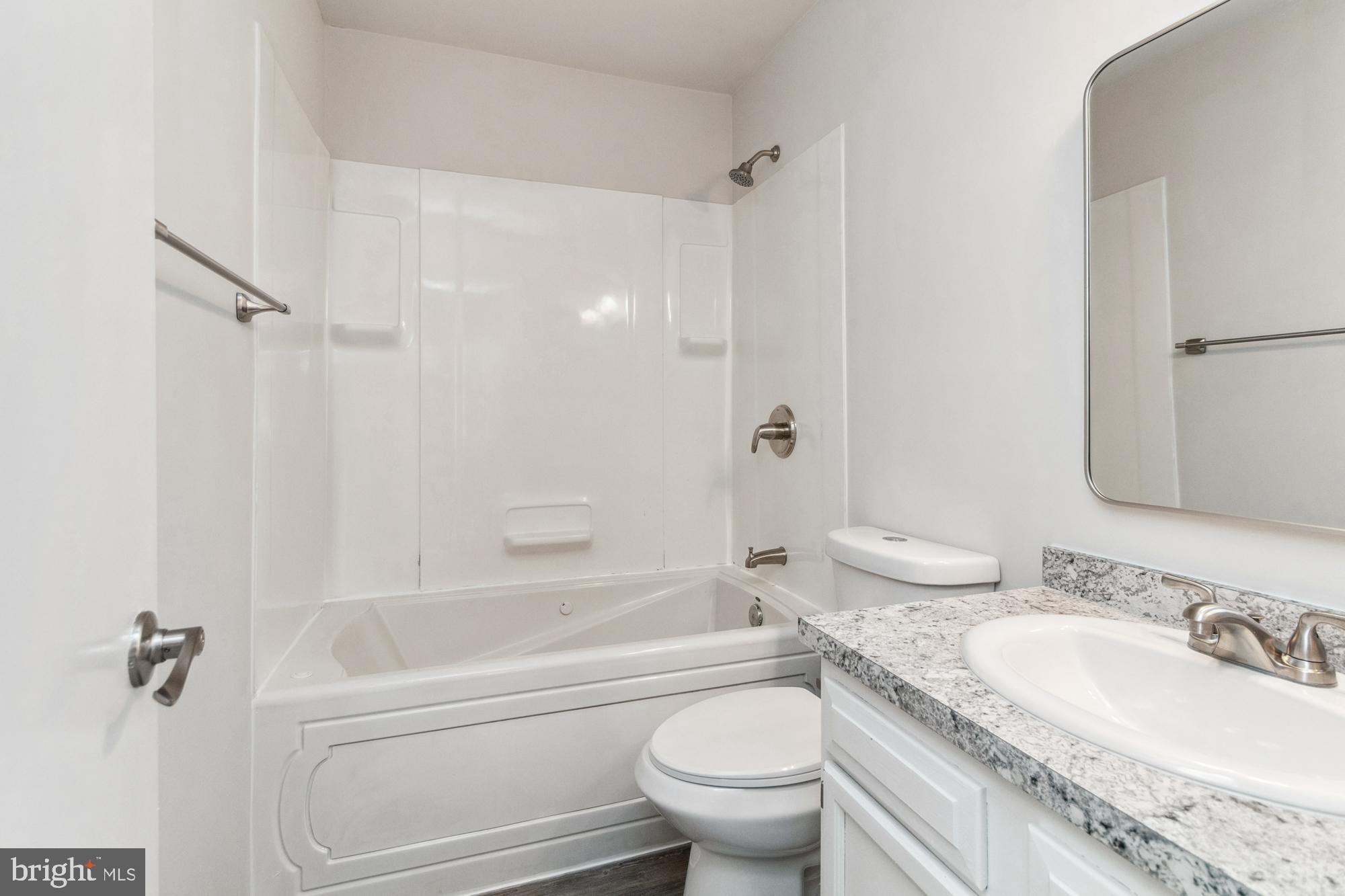 SOUTH HAMPTON - Residential