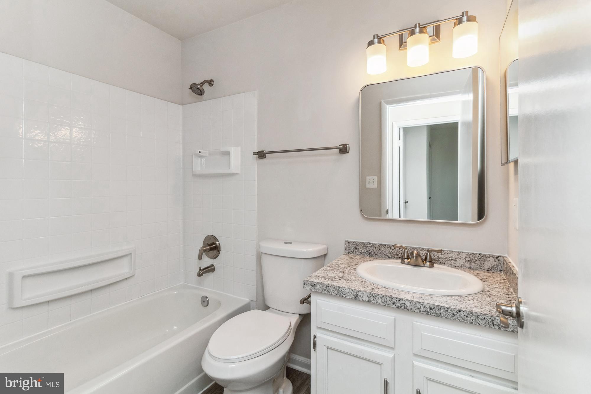 SOUTH HAMPTON - Residential