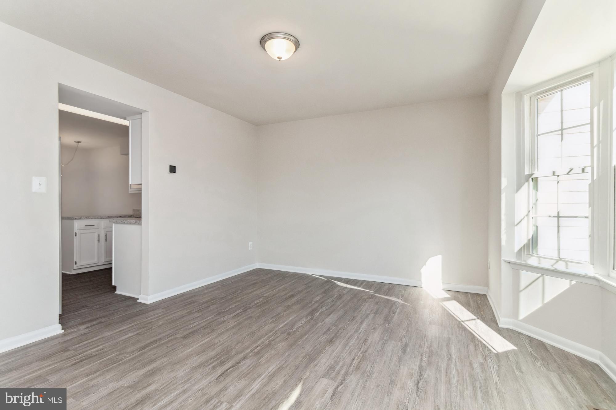 SOUTH HAMPTON - Residential
