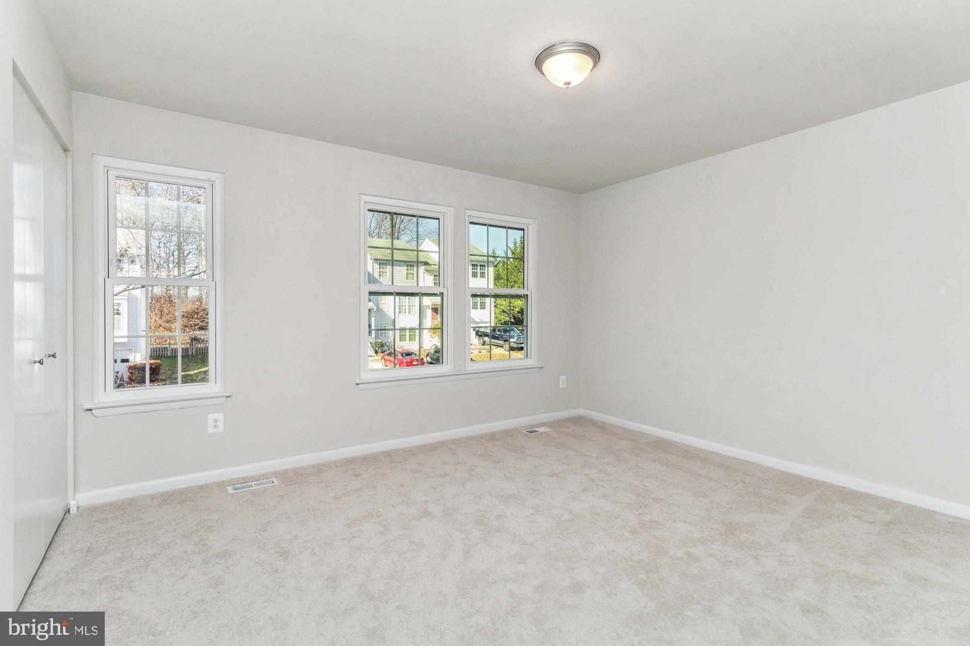 SOUTH HAMPTON - Residential
