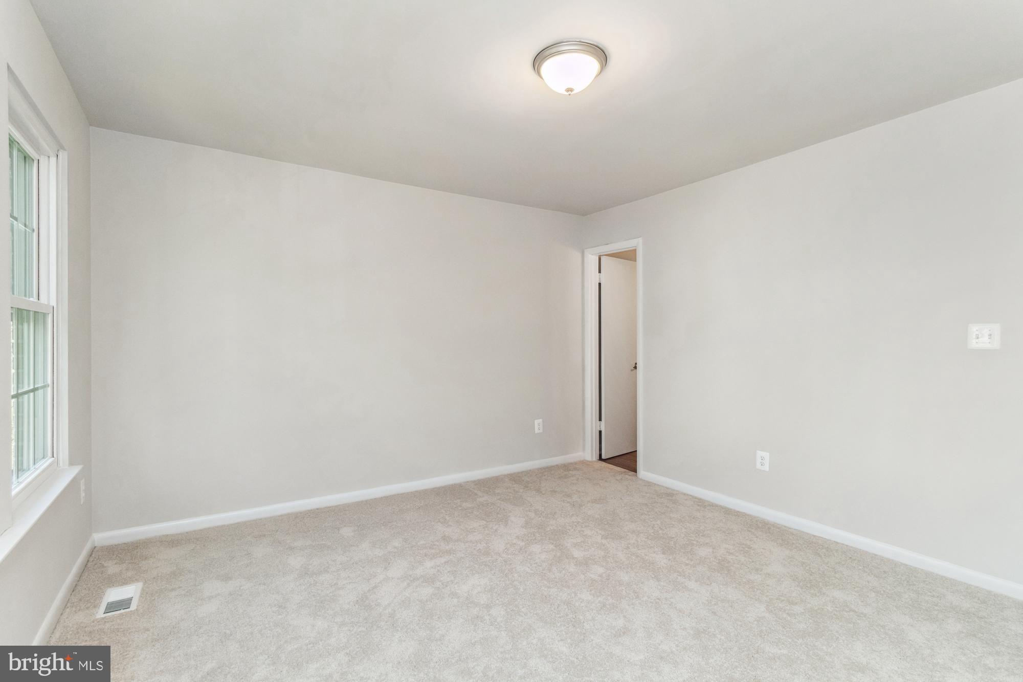 SOUTH HAMPTON - Residential