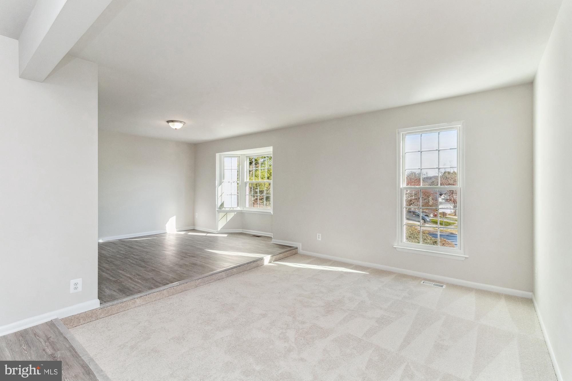 SOUTH HAMPTON - Residential