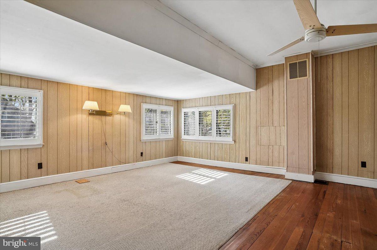 SHERWOOD FOREST - Residential