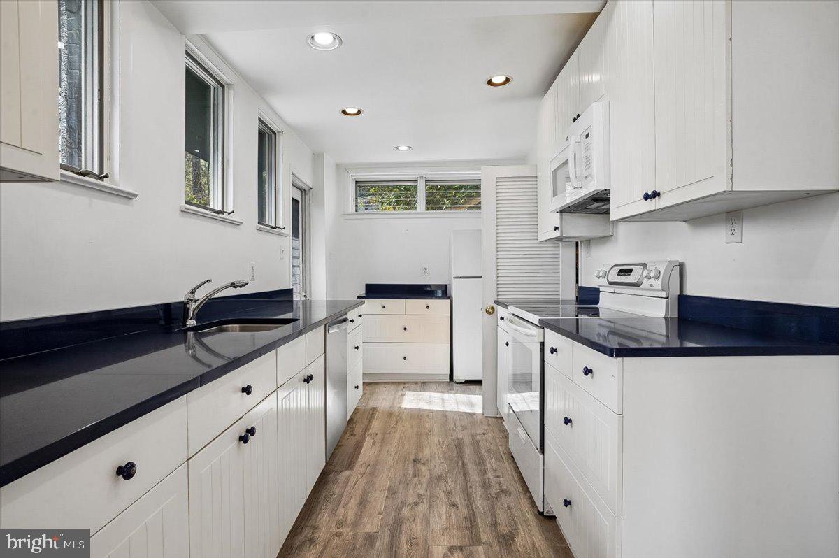 SHERWOOD FOREST - Residential