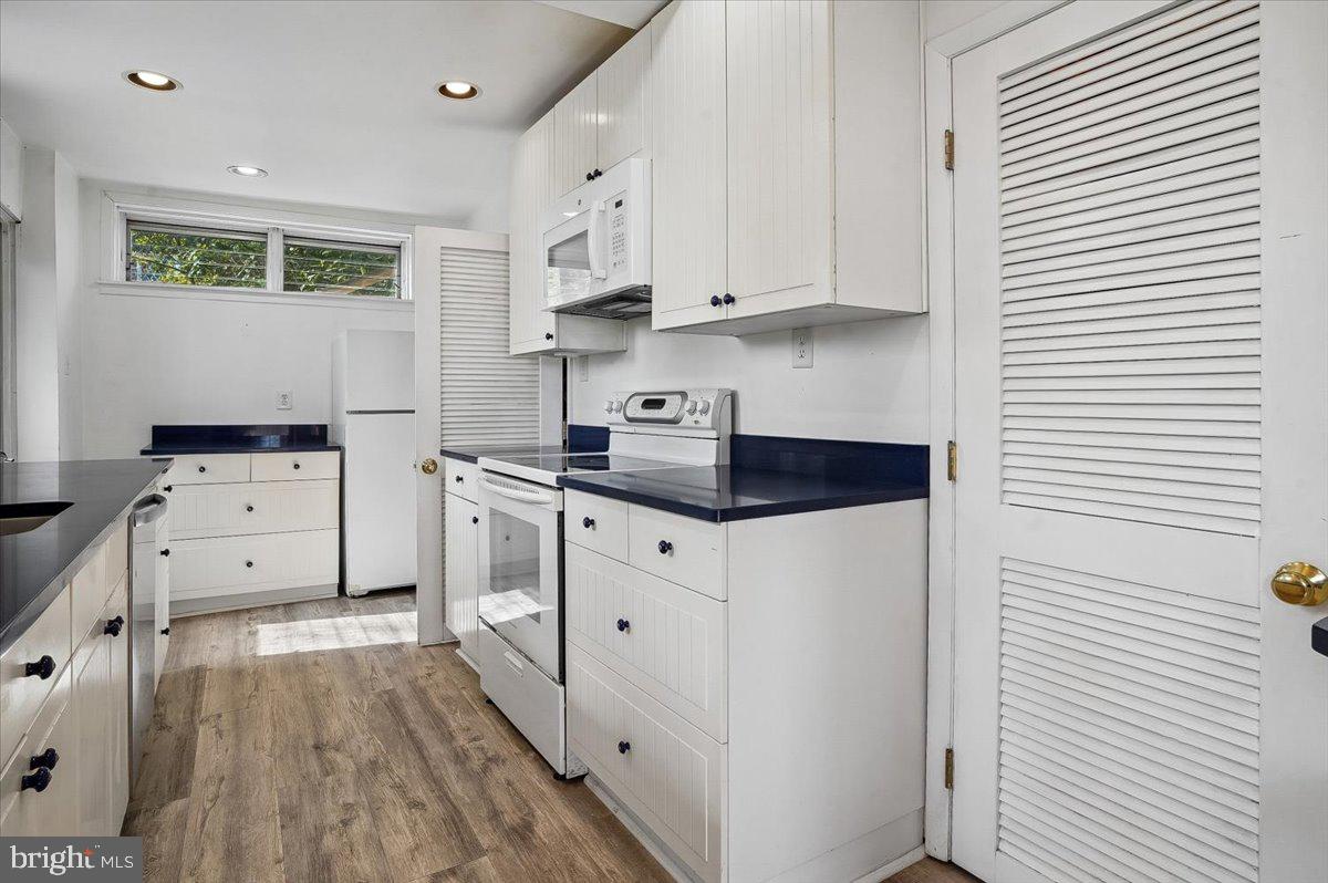 SHERWOOD FOREST - Residential