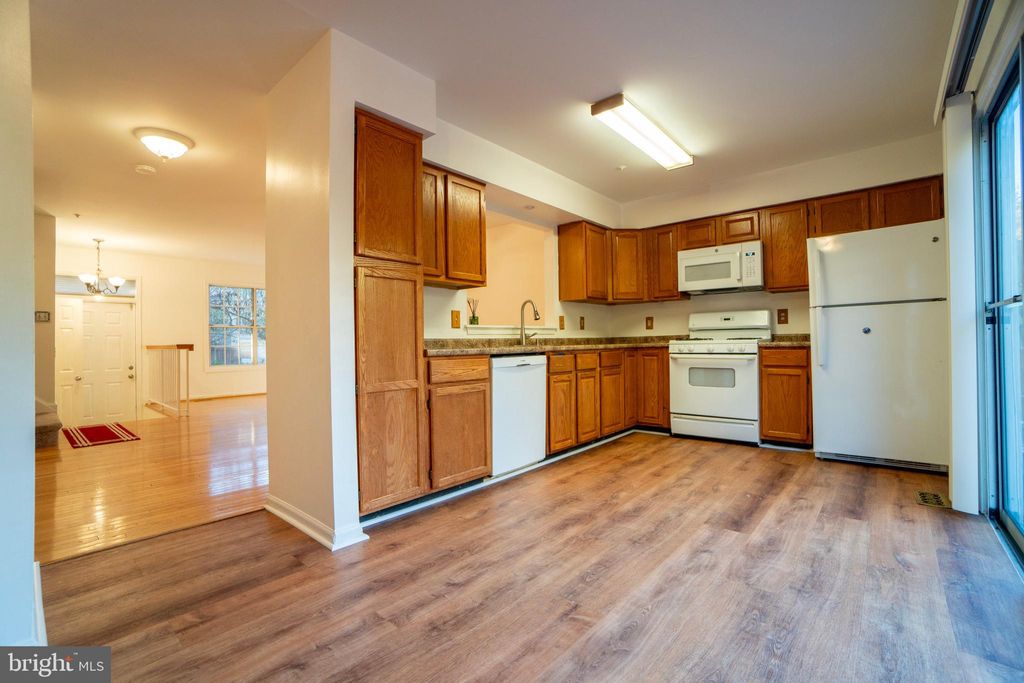 Photo of 19043 Highstream Drive, GERMANTOWN, MD 20874 (MLS # MDMC2205982)