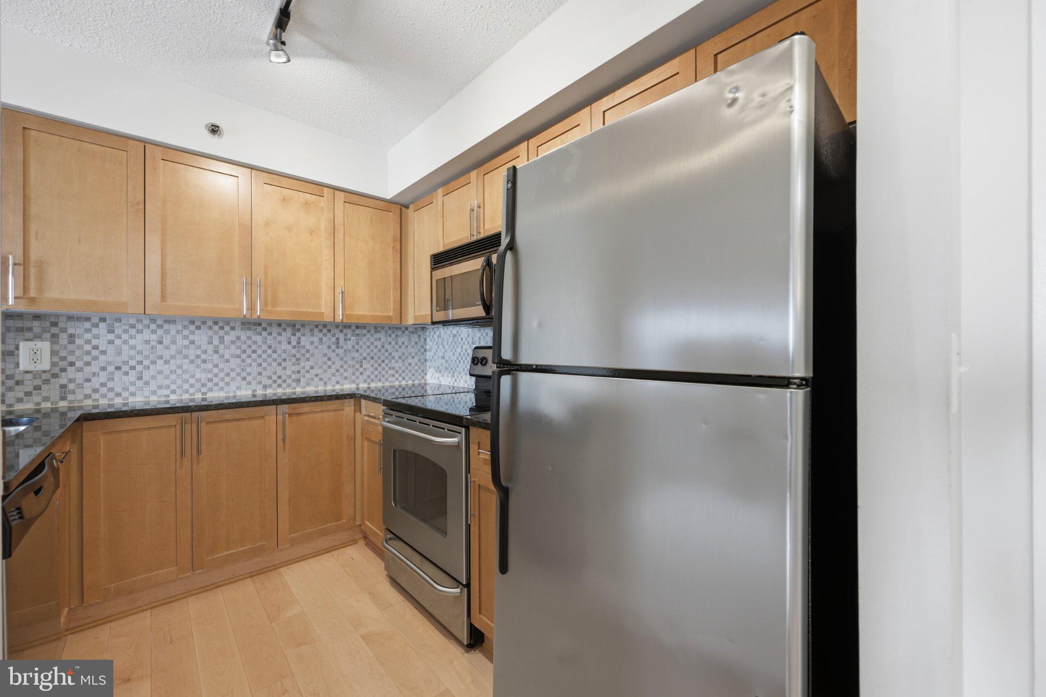 7500 WOODMONT AVENUE S1019