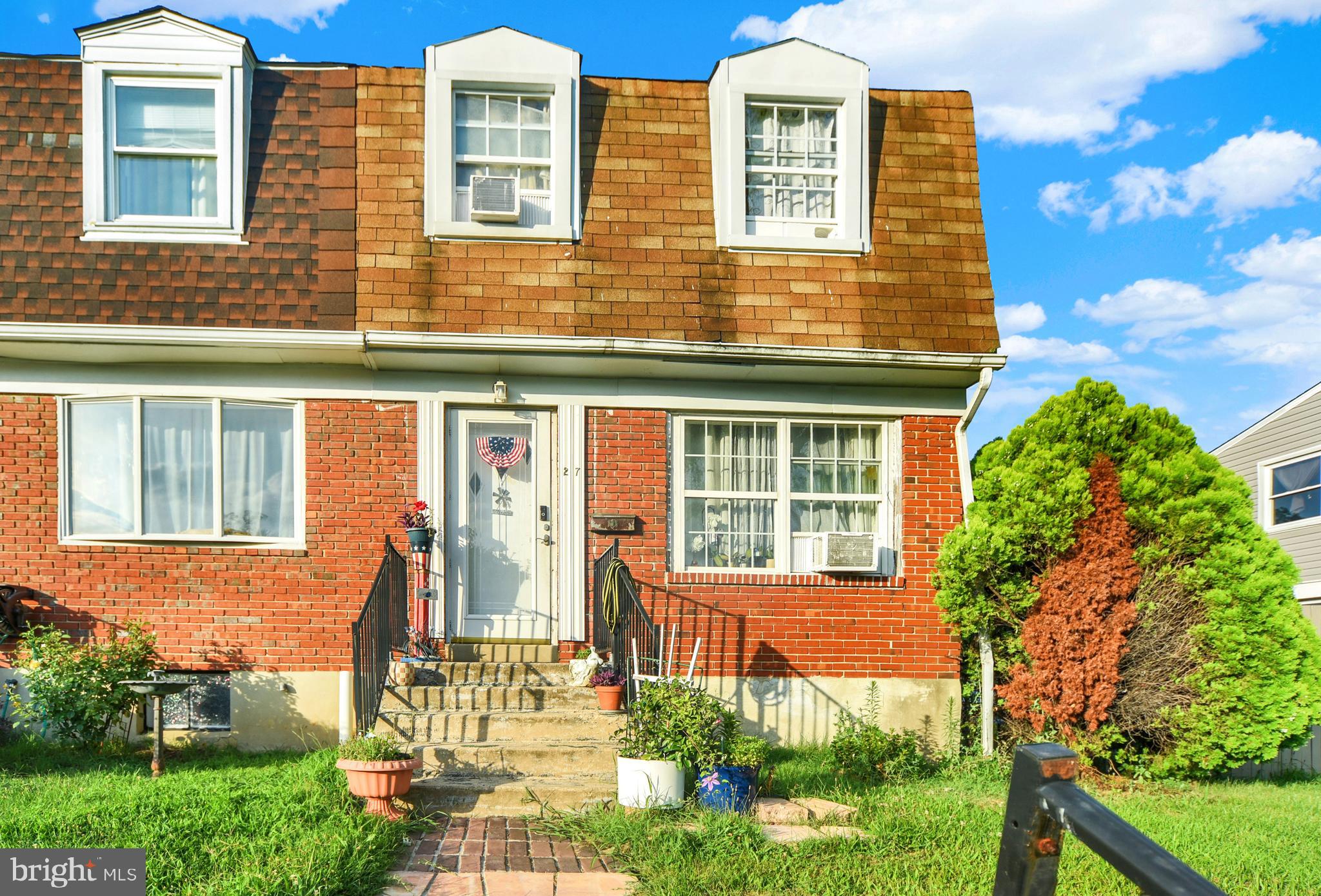 Welcome home to this spacious end-of-group home features 4 bedrooms and 3 full baths, offering plenty of room to grow or generate rental income. Enjoy the benefits of being an end unit—more privacy, extra natural light, and a larger side yard. The property includes convenient off-street parking in the back, a rare find in the area. With a functional layout and great potential, this home is a smart choice for those looking to build equity or expand their portfolio. Don’t miss this opportunity!Property will be delivered vacant.