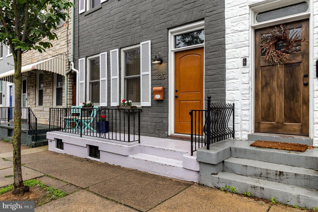 Photo of 326 E Chestnut Street, Lancaster, PA 17602 (MLS # PALA2050464)