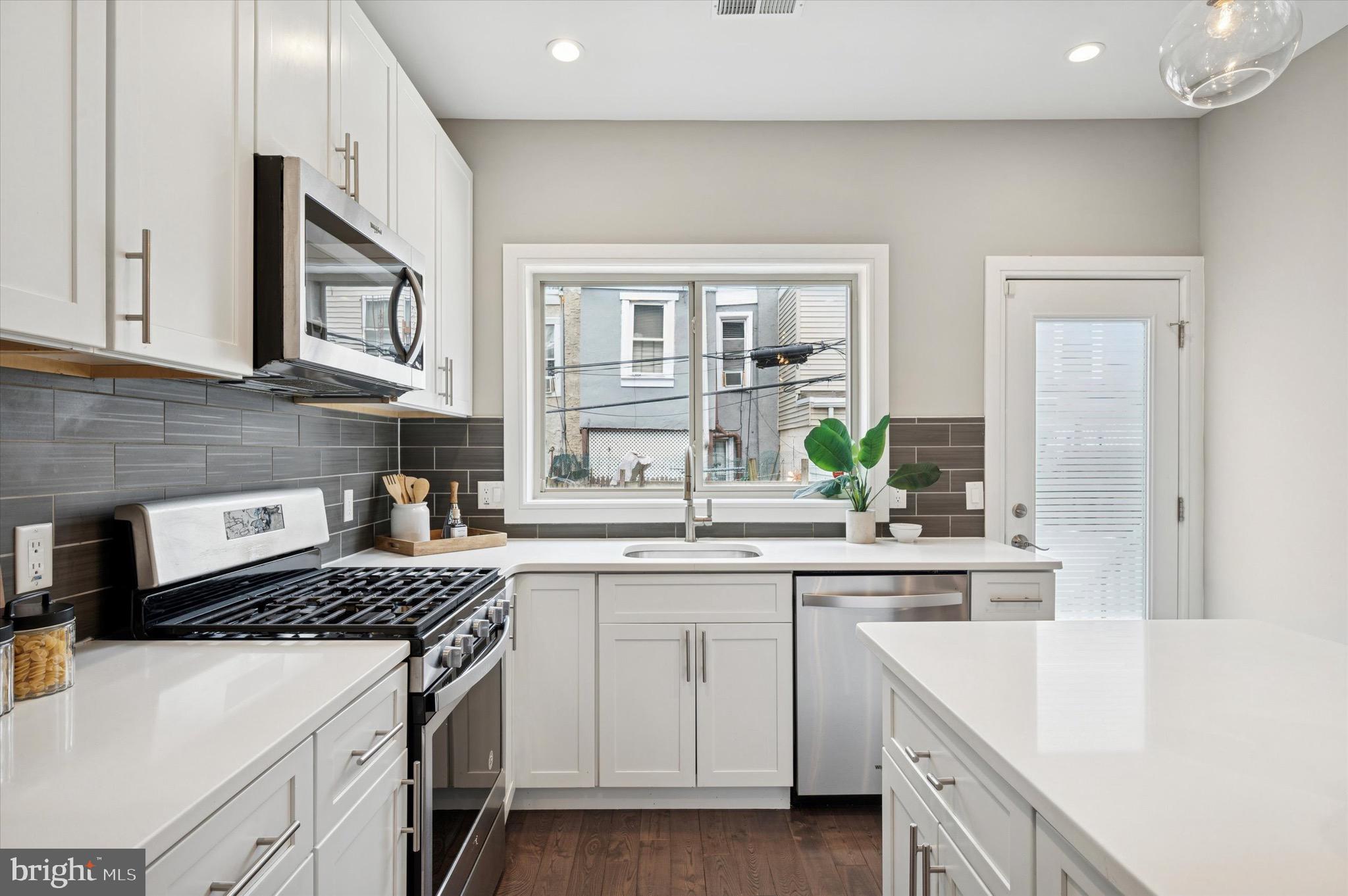 POINT BREEZE - Residential