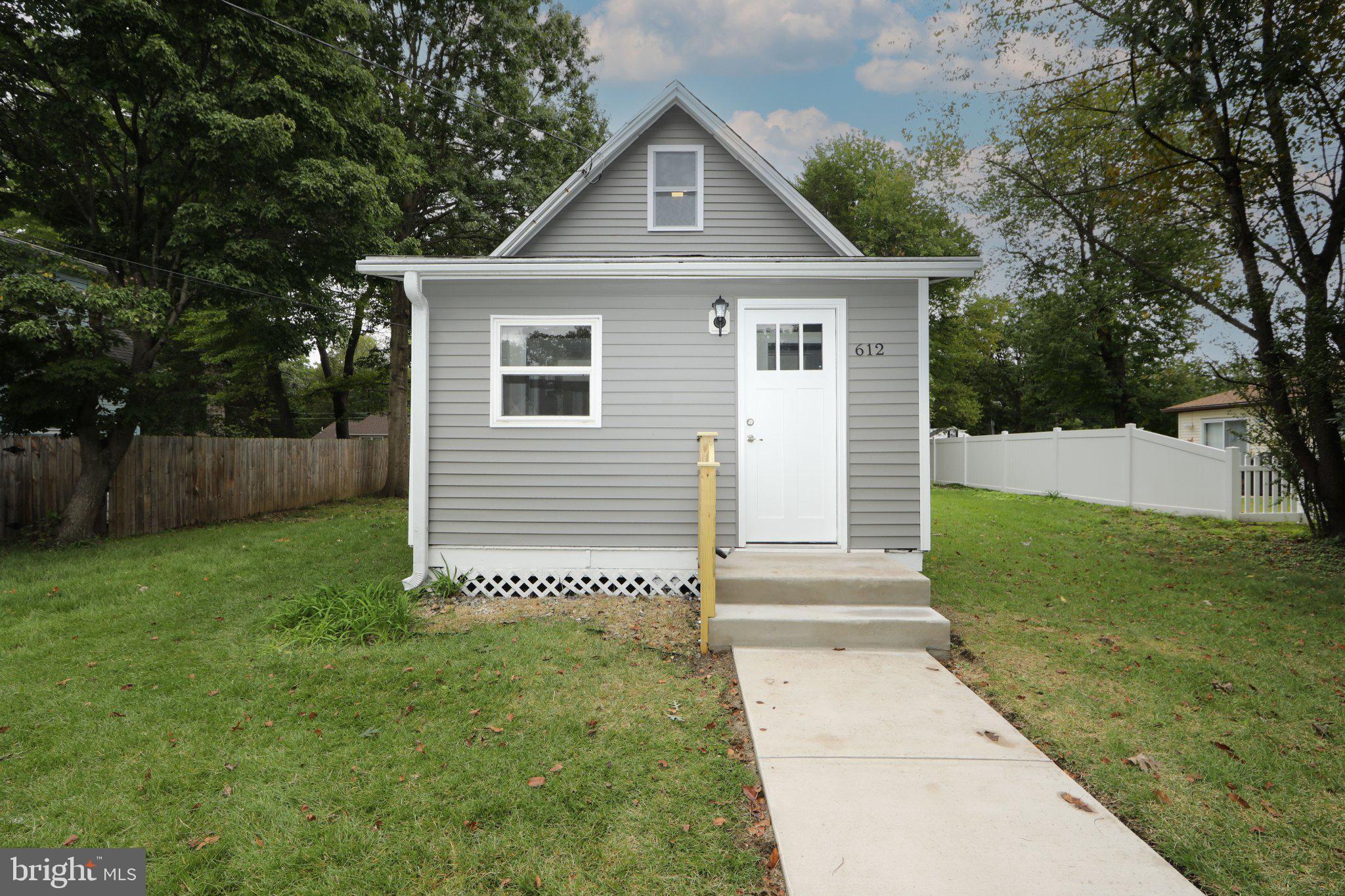 612 OAK AVENUE