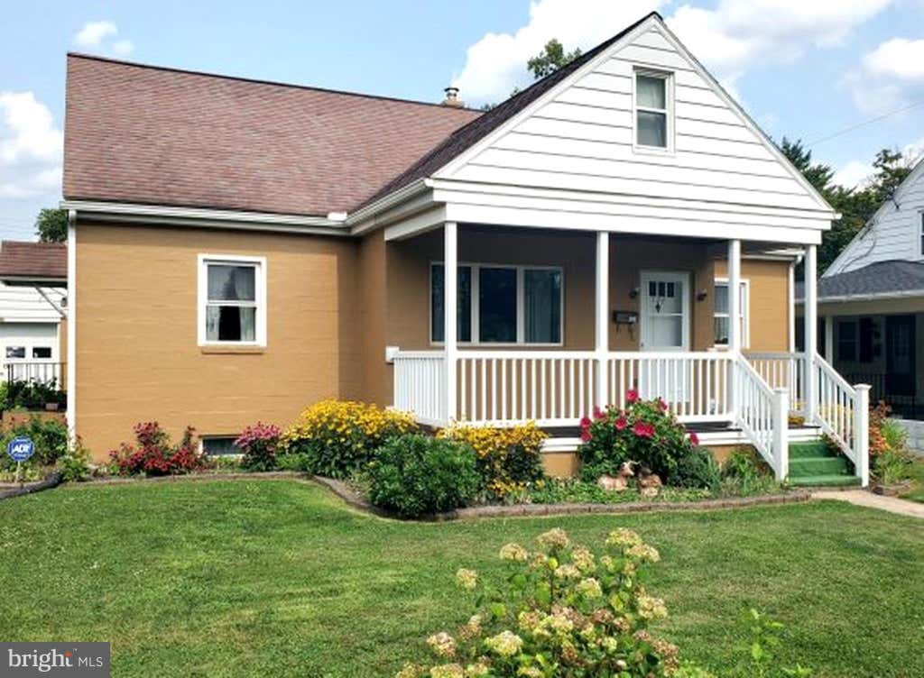 Photo of 327 Highlawn Avenue, ELIZABETHTOWN, PA 17022 (MLS # PALA2093708)