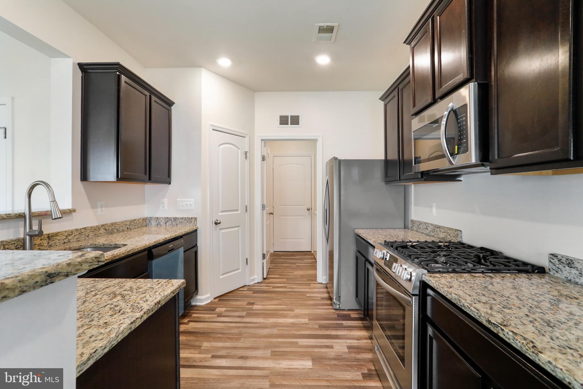 MCGINNIS POINT - Residential