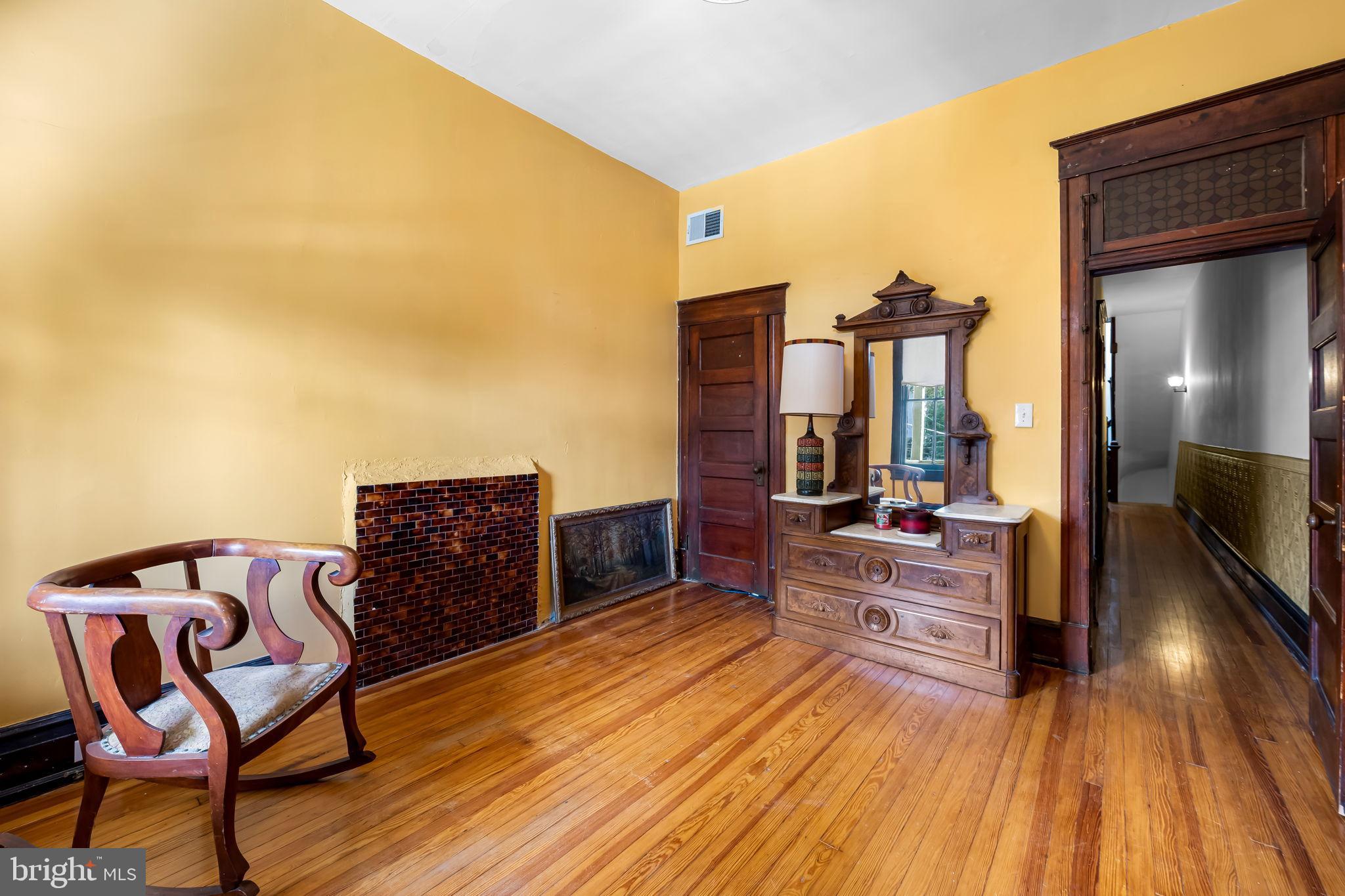 AUCHENTOROLY TERRACE HISTORIC DISTRICT - Residential Lease