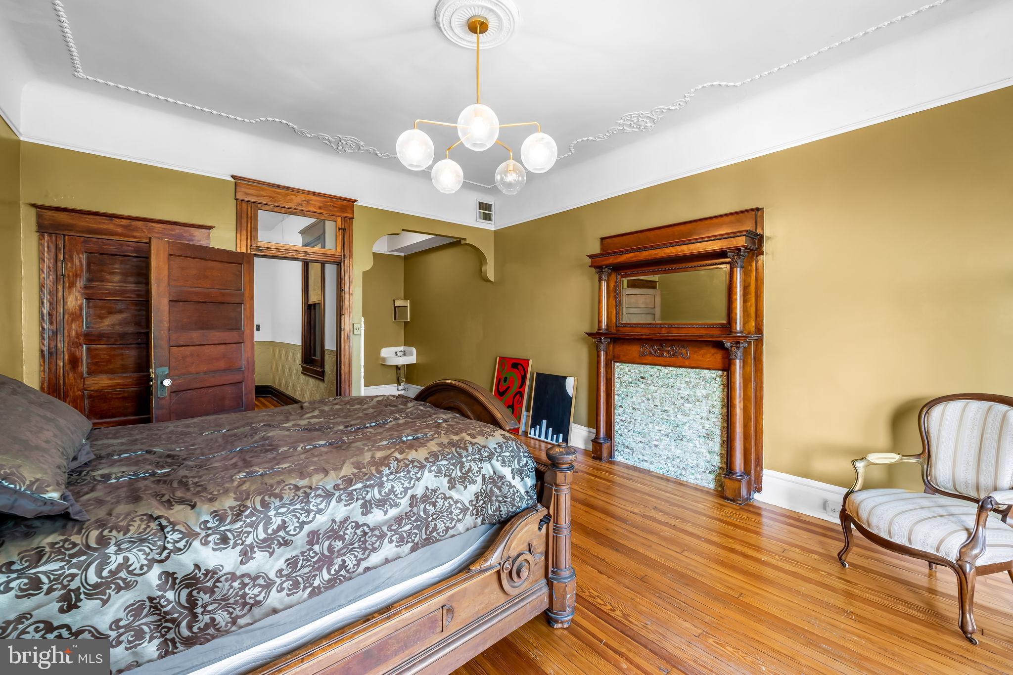 AUCHENTOROLY TERRACE HISTORIC DISTRICT - Residential Lease