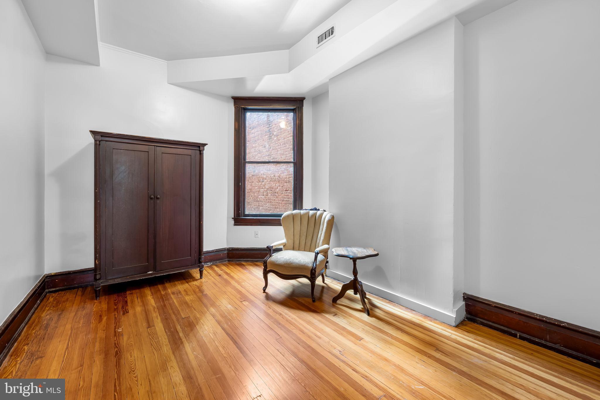 AUCHENTOROLY TERRACE HISTORIC DISTRICT - Residential Lease