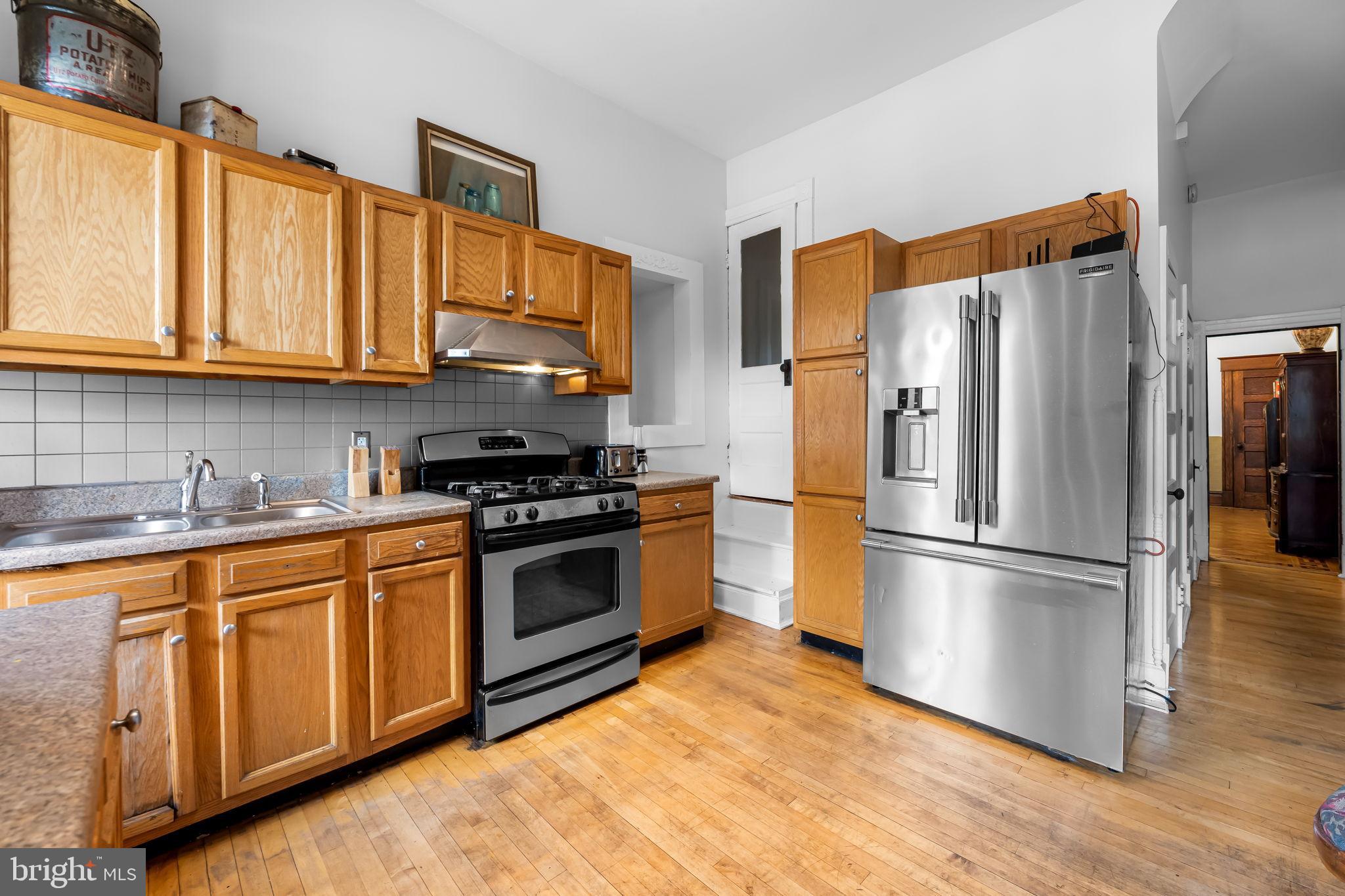 AUCHENTOROLY TERRACE HISTORIC DISTRICT - Residential Lease