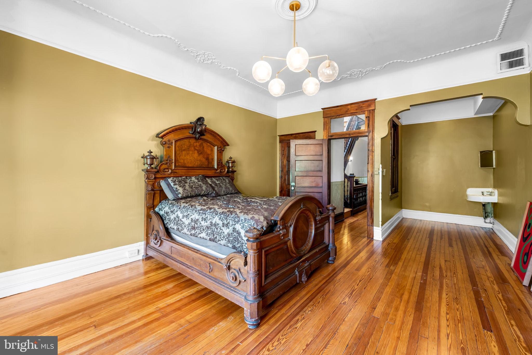 AUCHENTOROLY TERRACE HISTORIC DISTRICT - Residential Lease