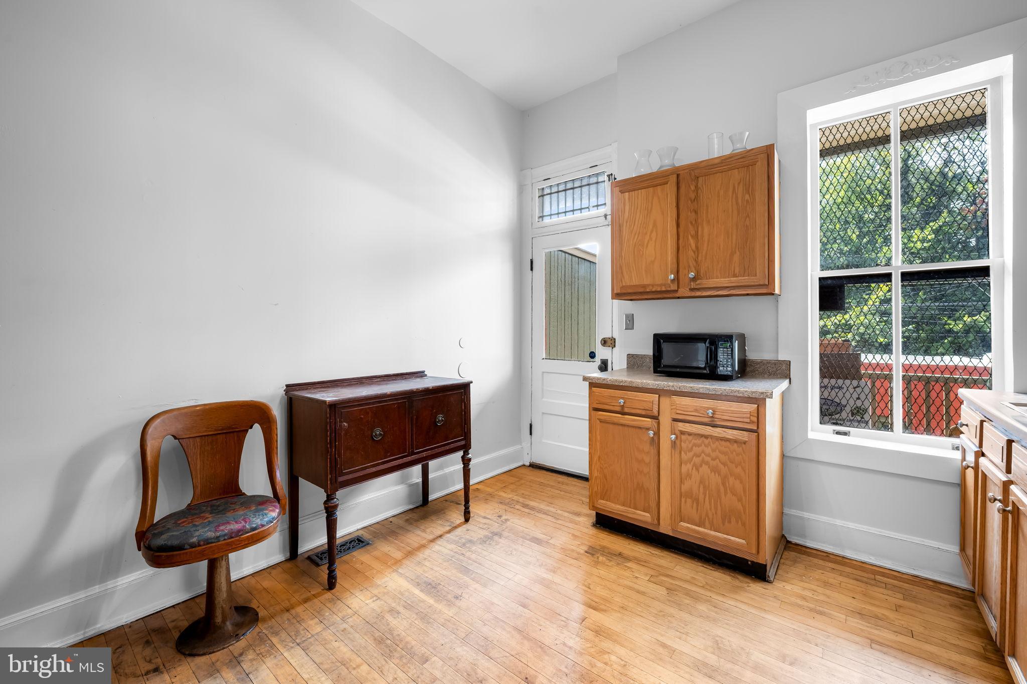 AUCHENTOROLY TERRACE HISTORIC DISTRICT - Residential Lease