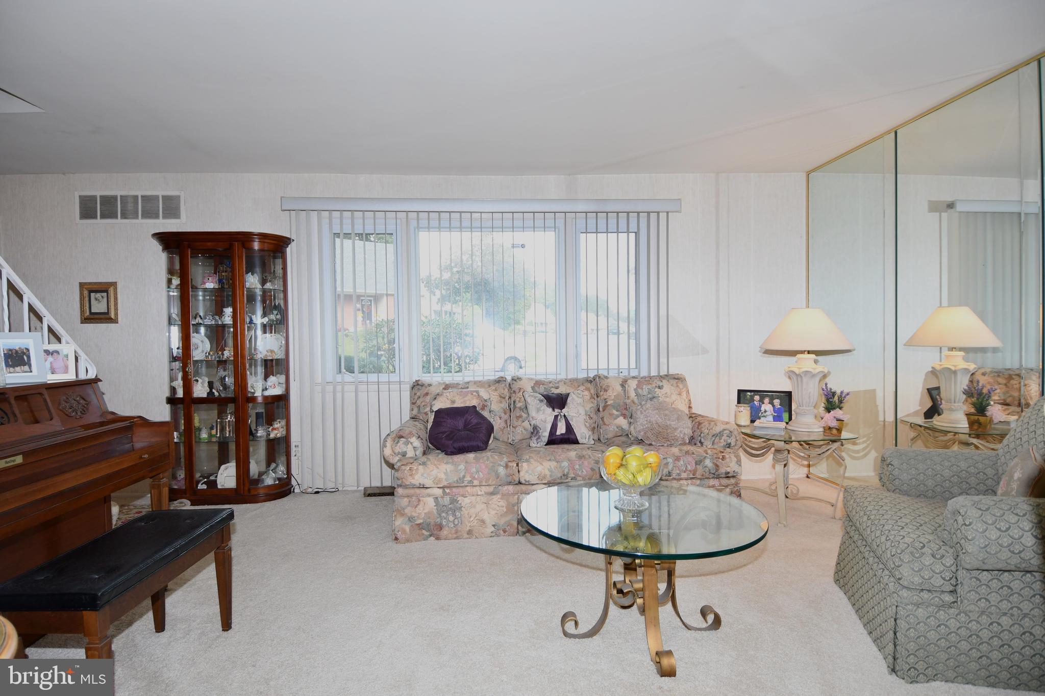 WESTBURY - Residential