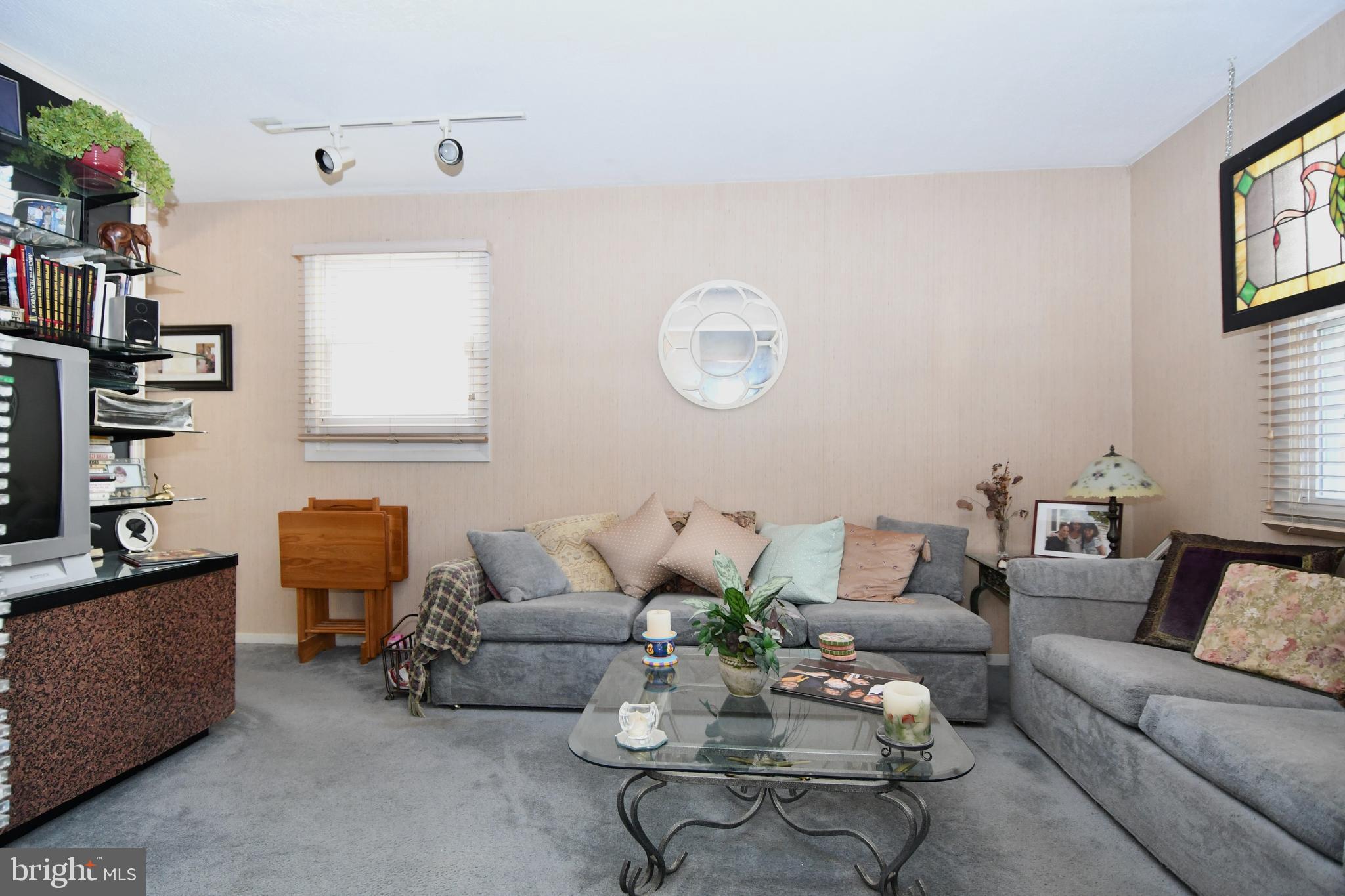 WESTBURY - Residential