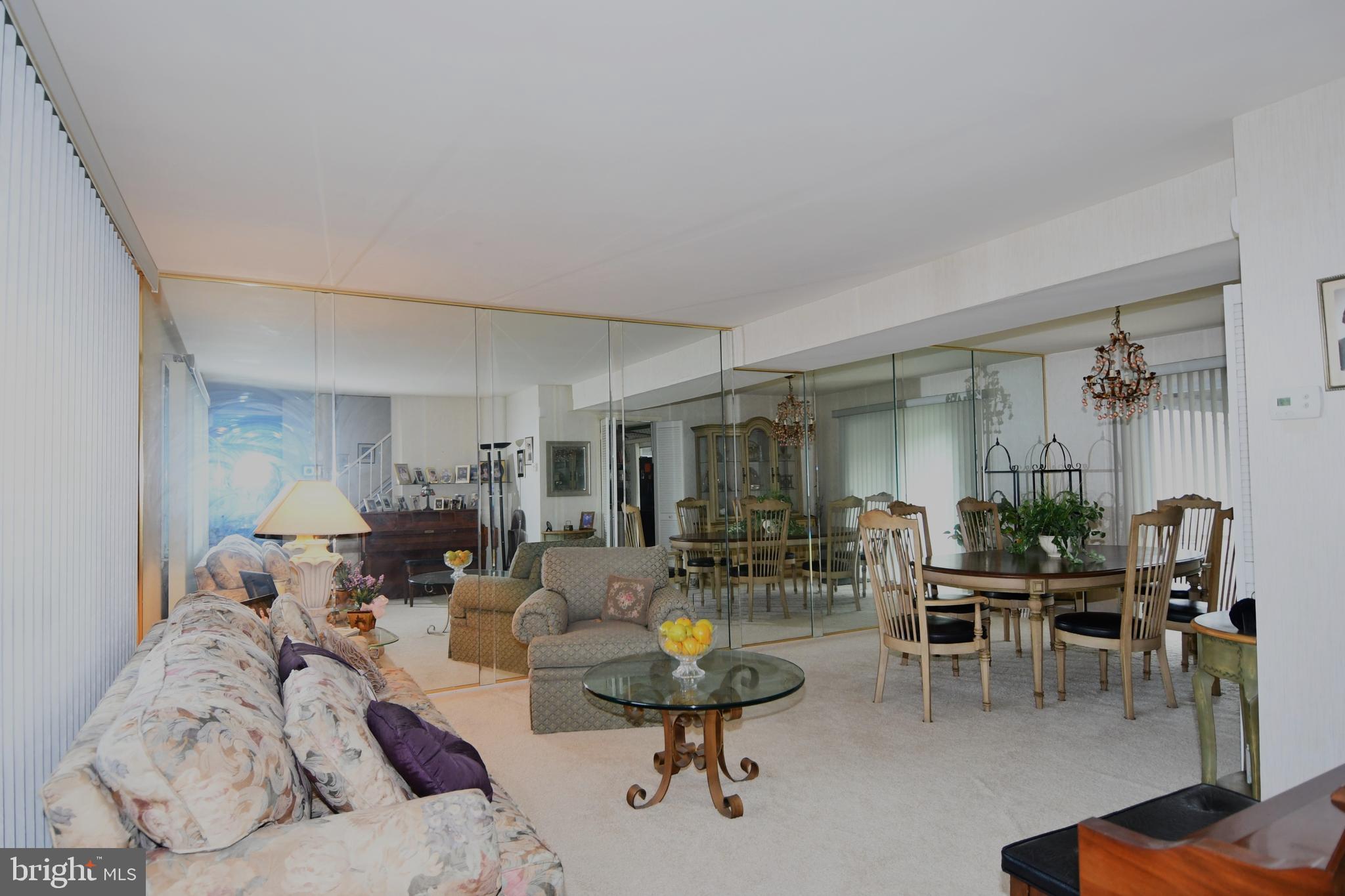 WESTBURY - Residential