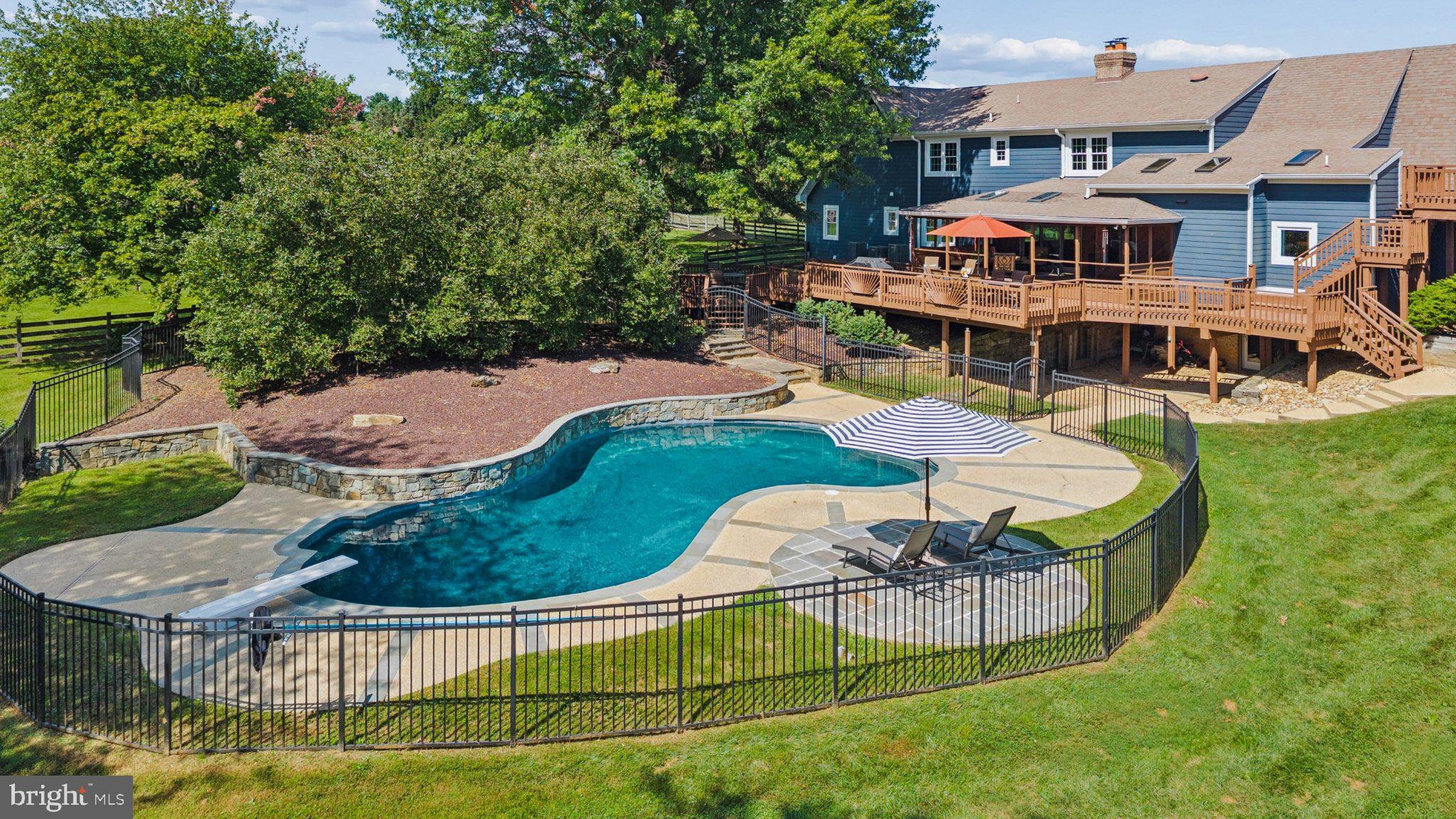 22400 ROLLING HILL LANE