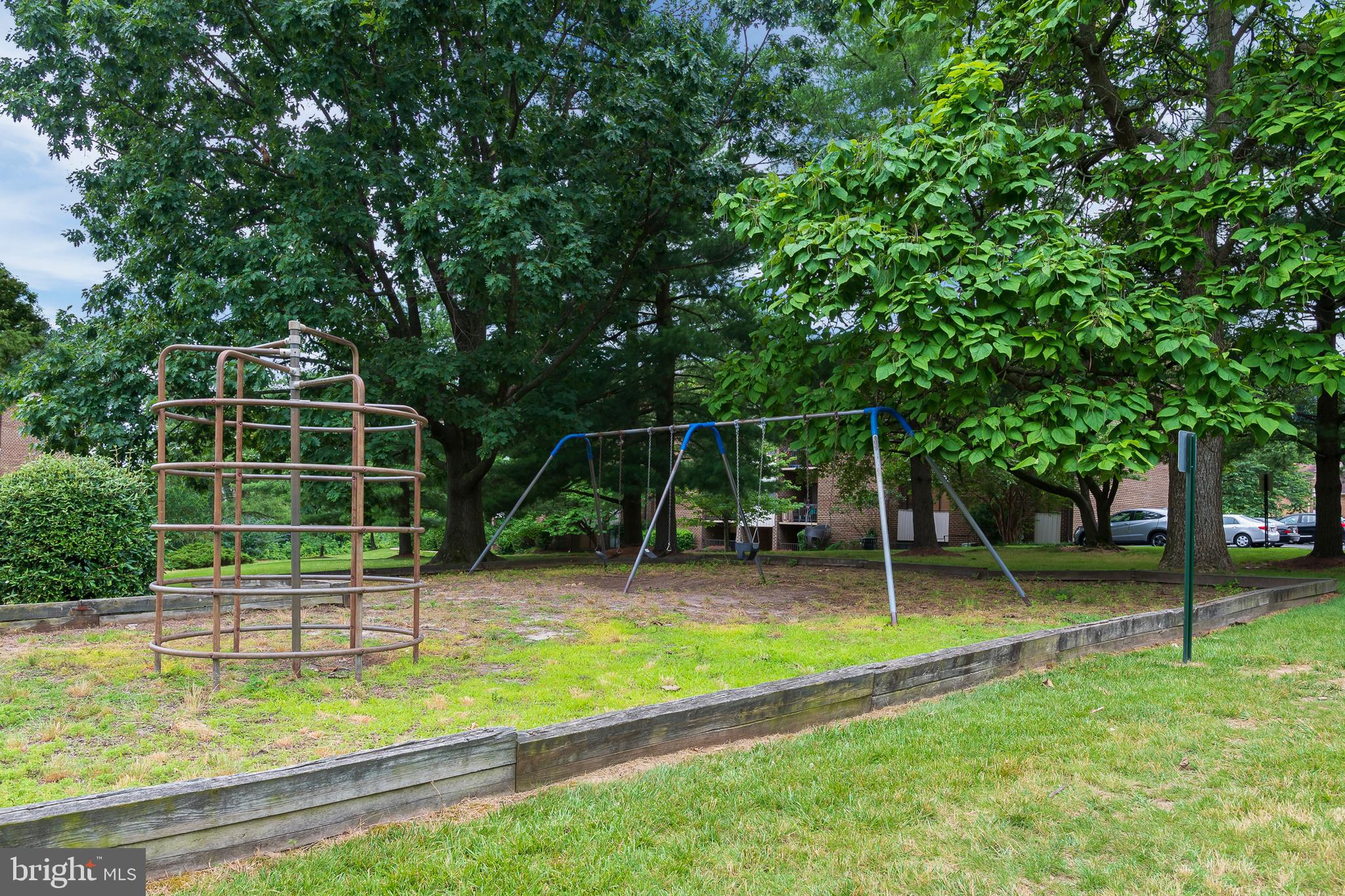 CHERRY GLEN CONDOS - Residential