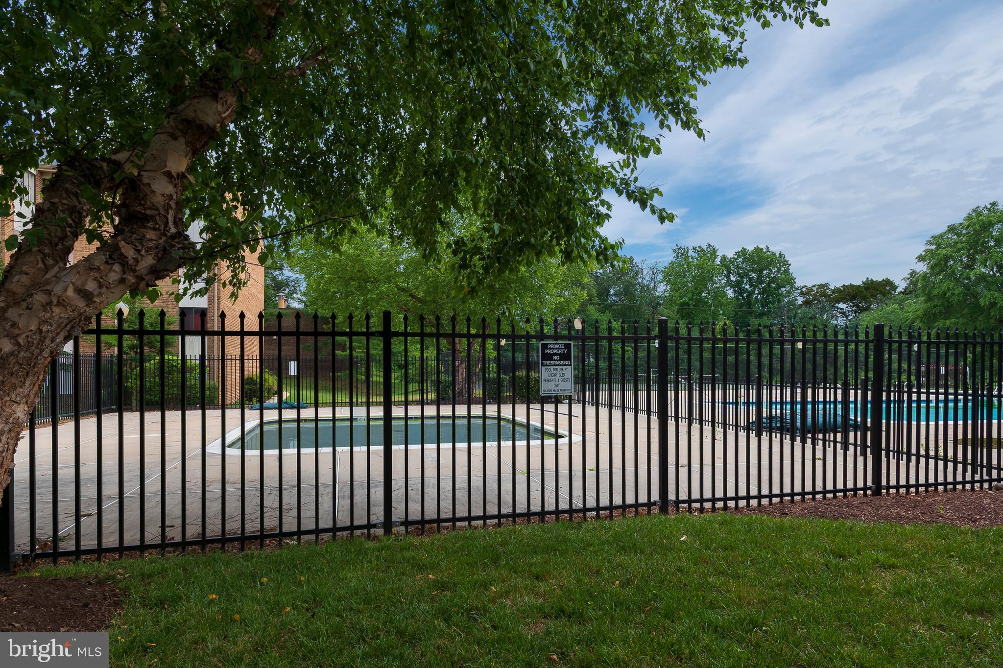 CHERRY GLEN CONDOS - Residential