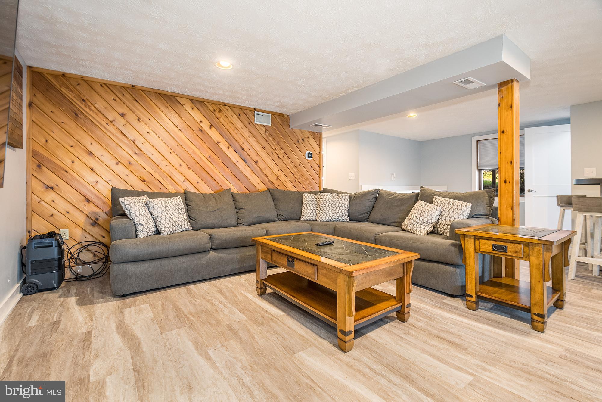 GARRETT HIGHWAY - Residential