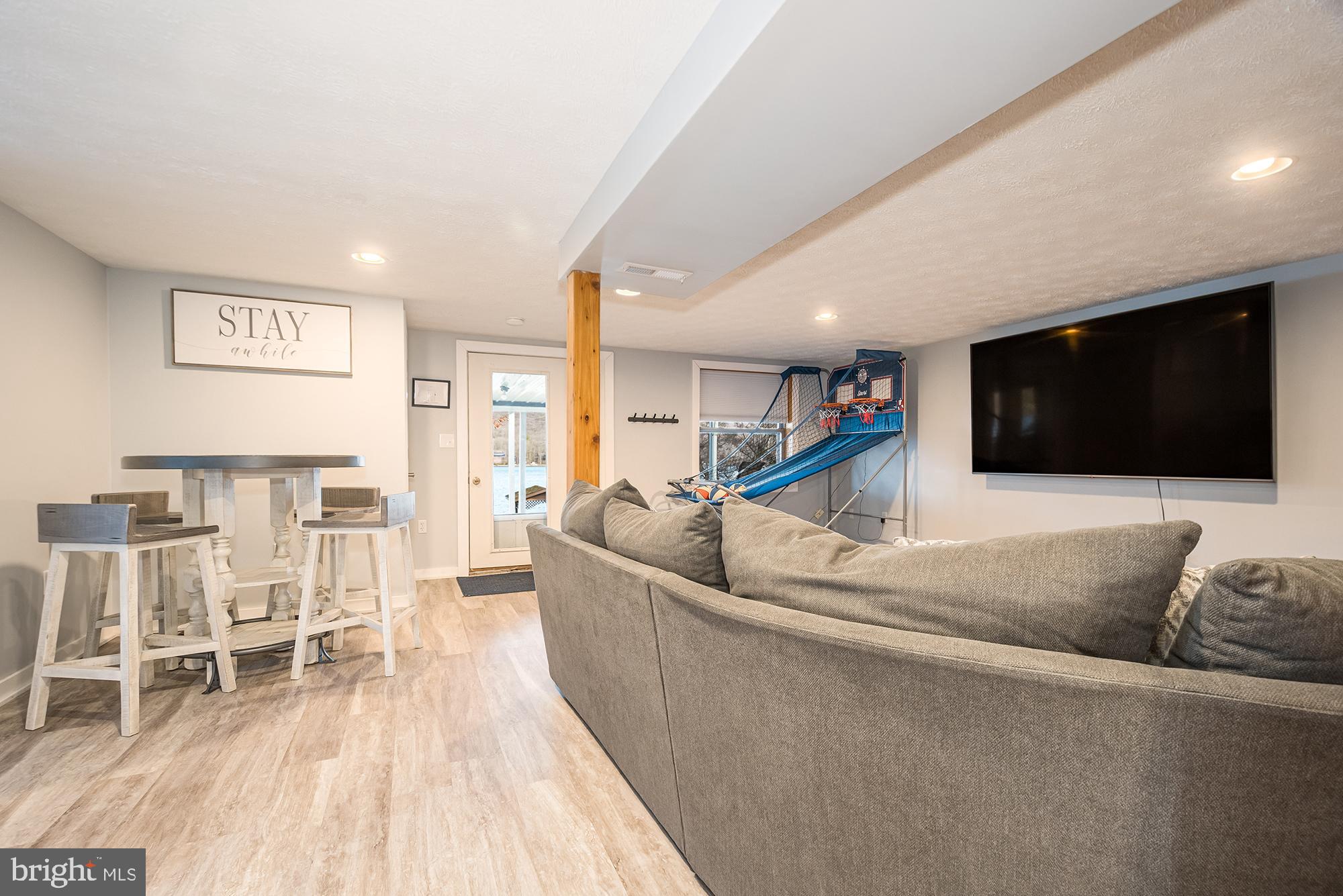 GARRETT HIGHWAY - Residential