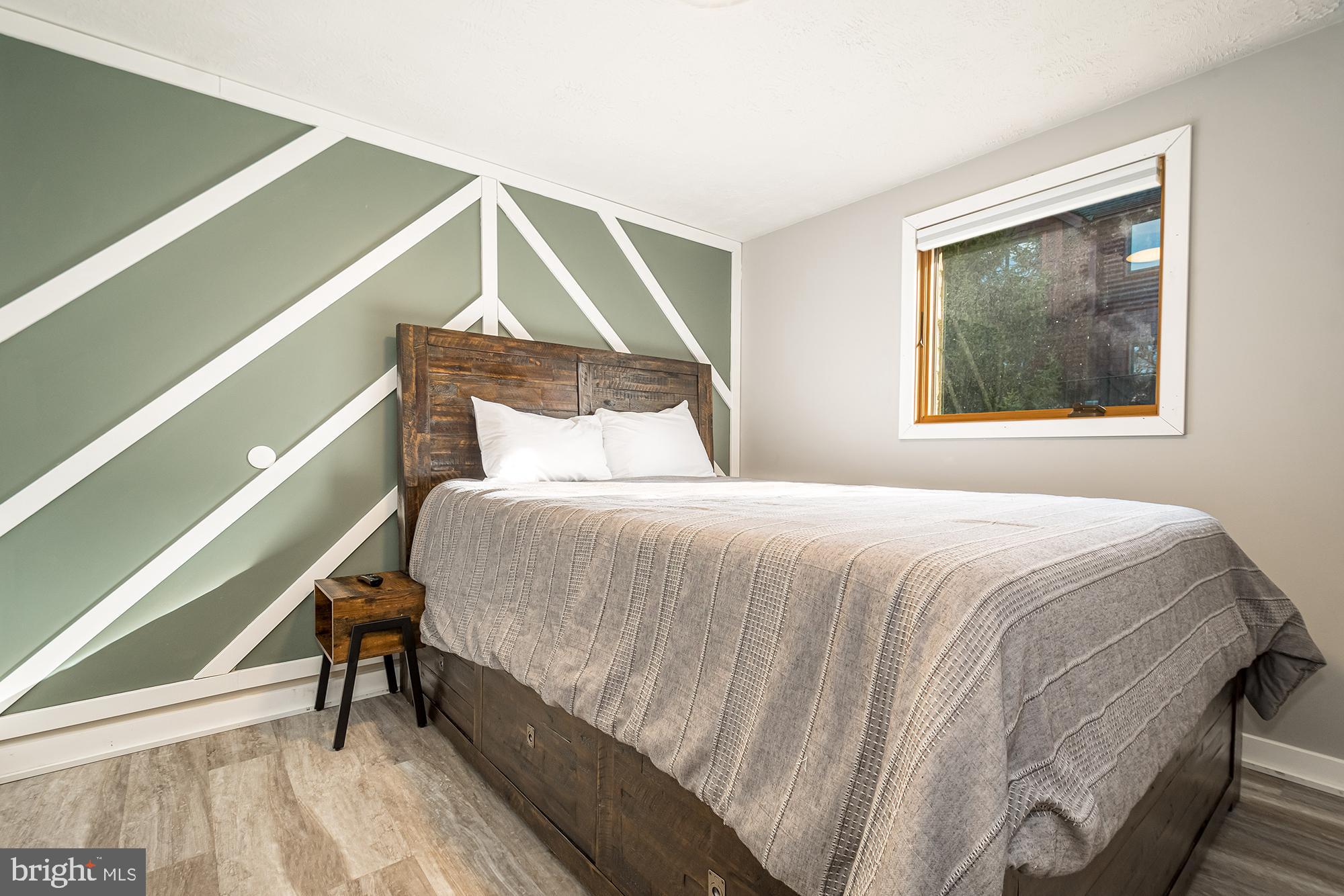 GARRETT HIGHWAY - Residential