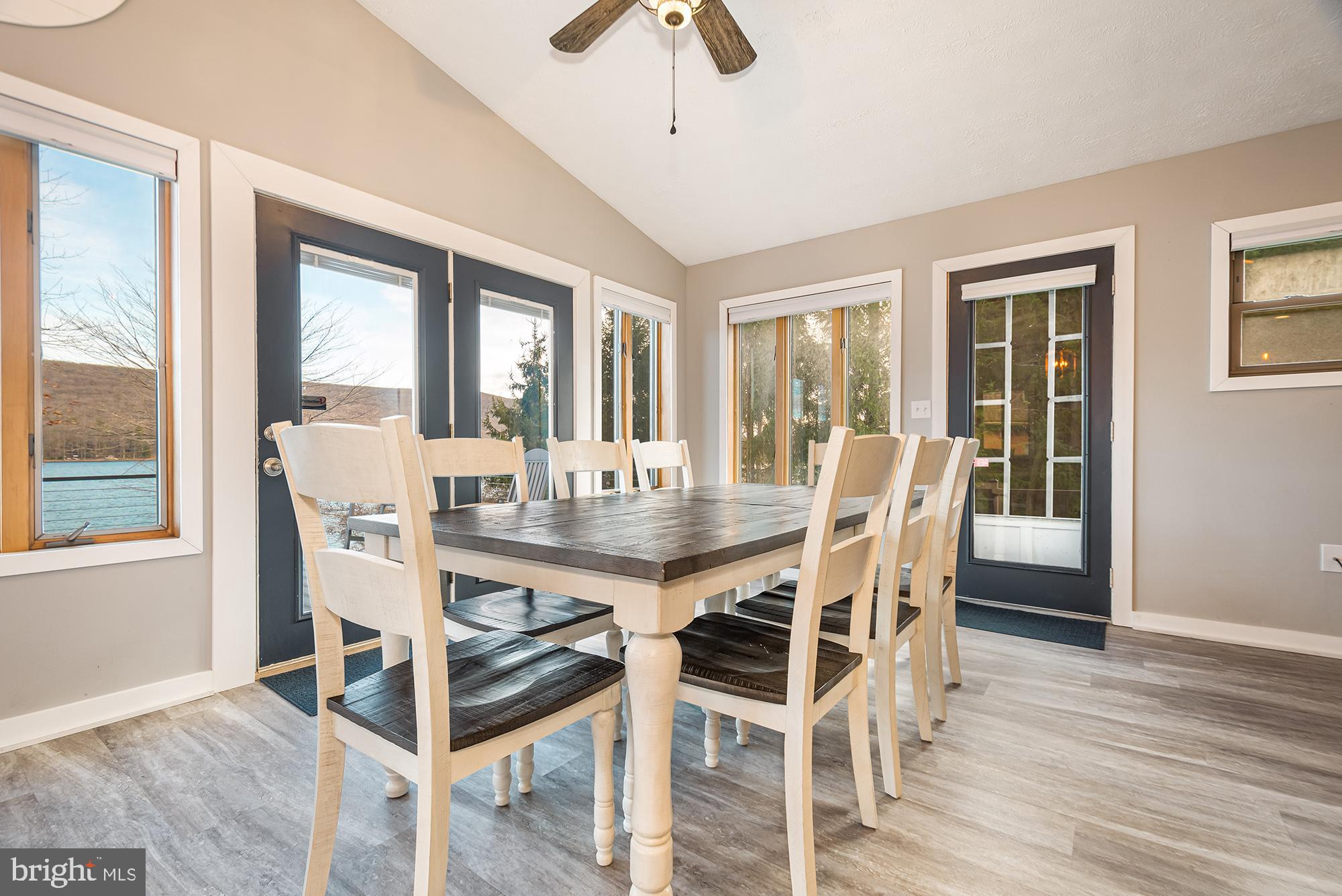 GARRETT HIGHWAY - Residential