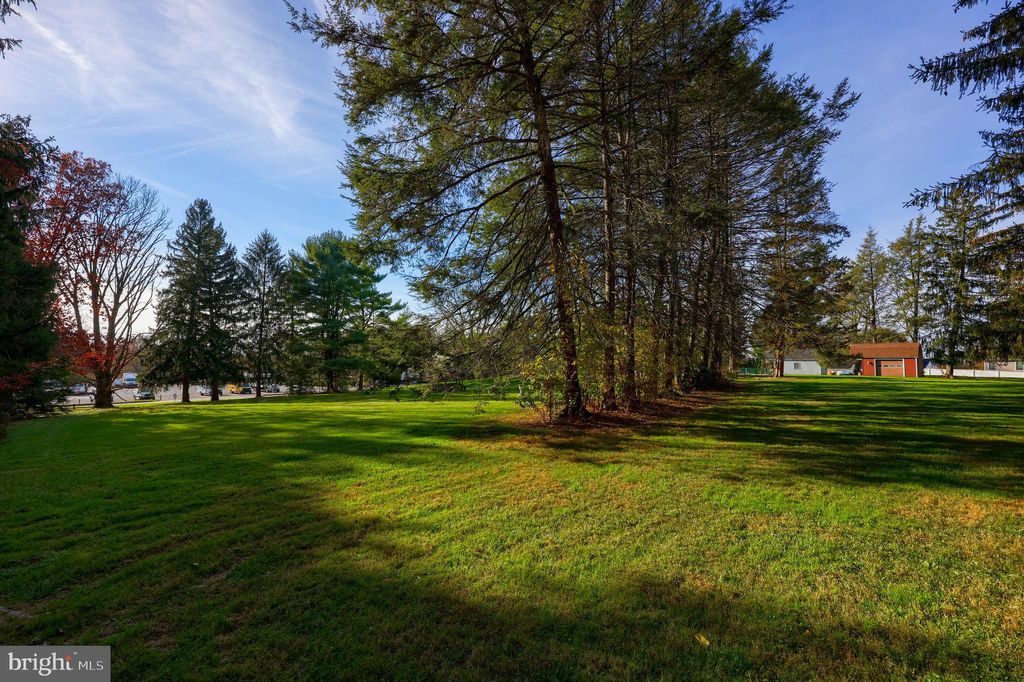 Photo of 558 Longfellow Drive, Lancaster, PA 17602 (MLS # PALA2043534)