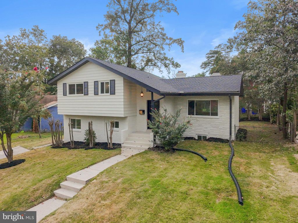 Photo of 11313 College View Drive, SILVER SPRING, MD 20902 (MLS # MDMC2198554)