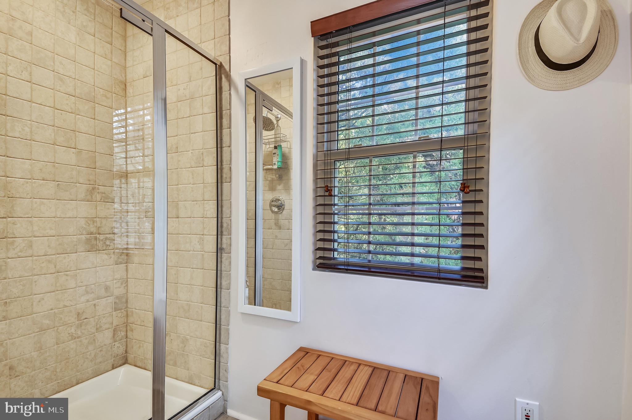 ROLAND PARK - Residential