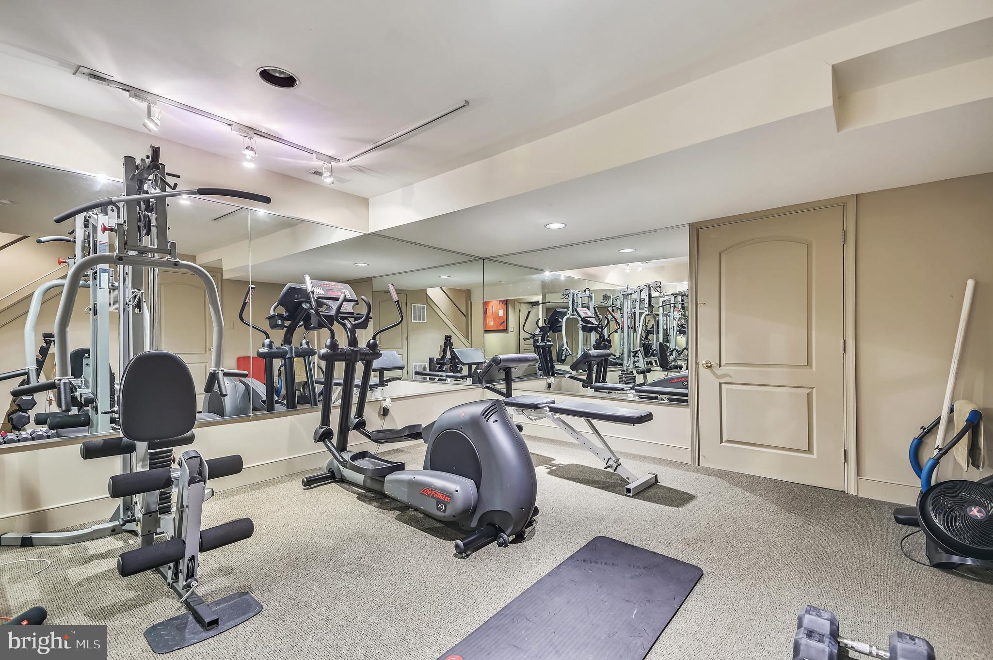 ROLAND PARK - Residential