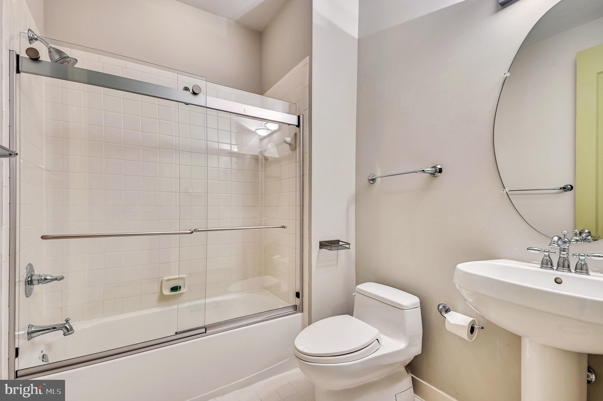 ROLAND PARK - Residential