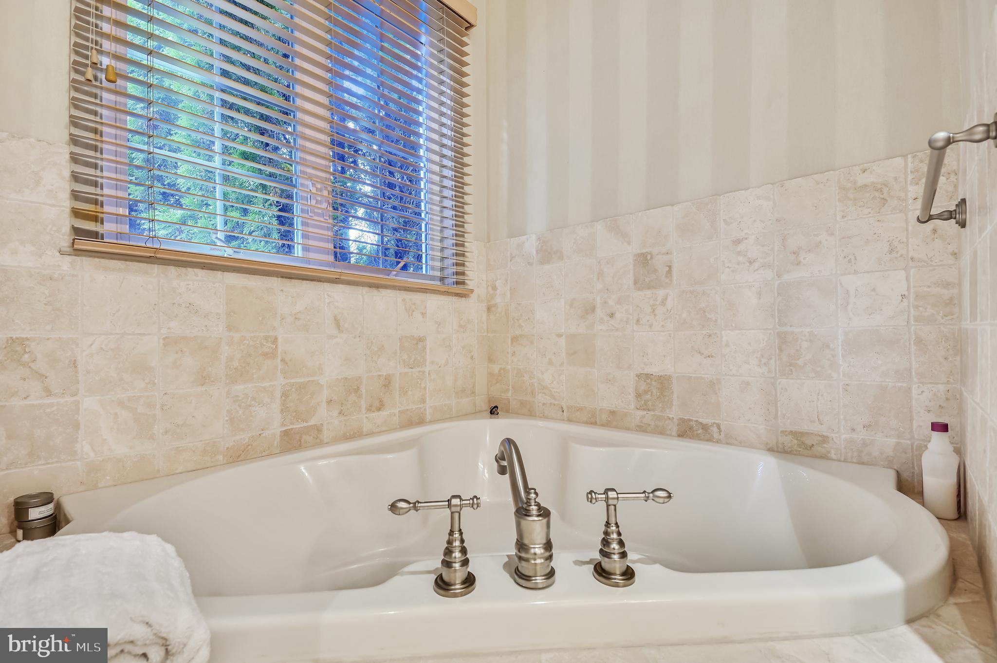 ROLAND PARK - Residential