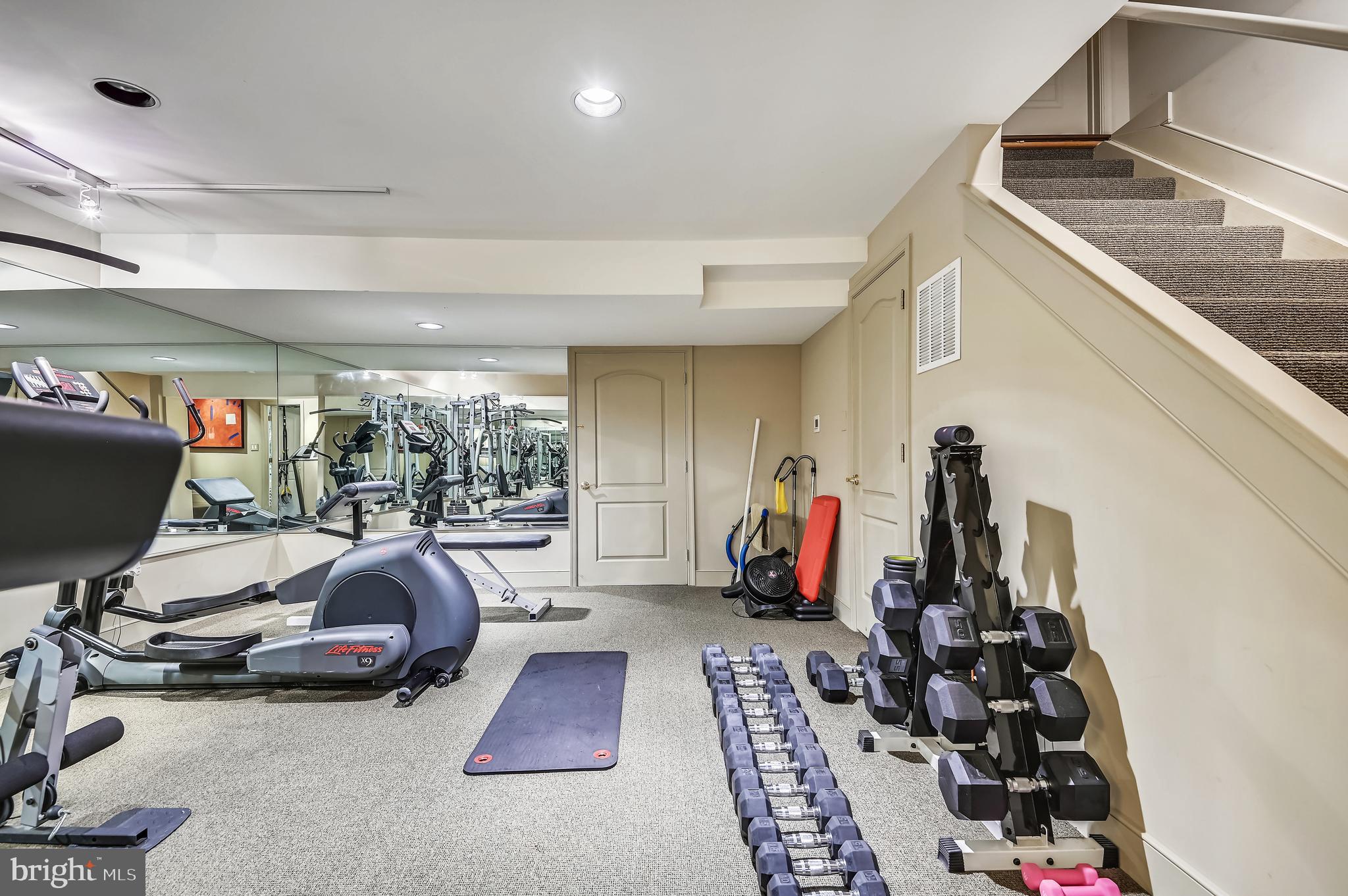 ROLAND PARK - Residential