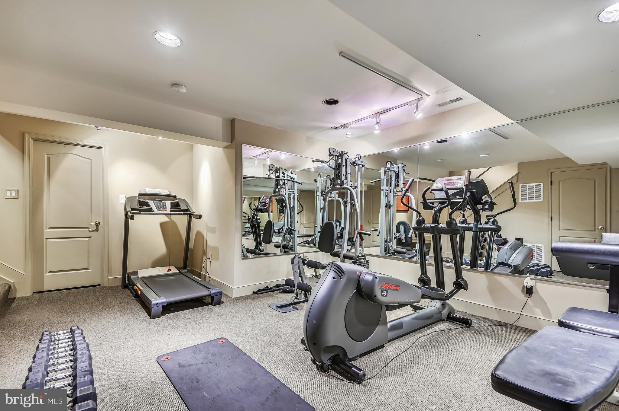 ROLAND PARK - Residential