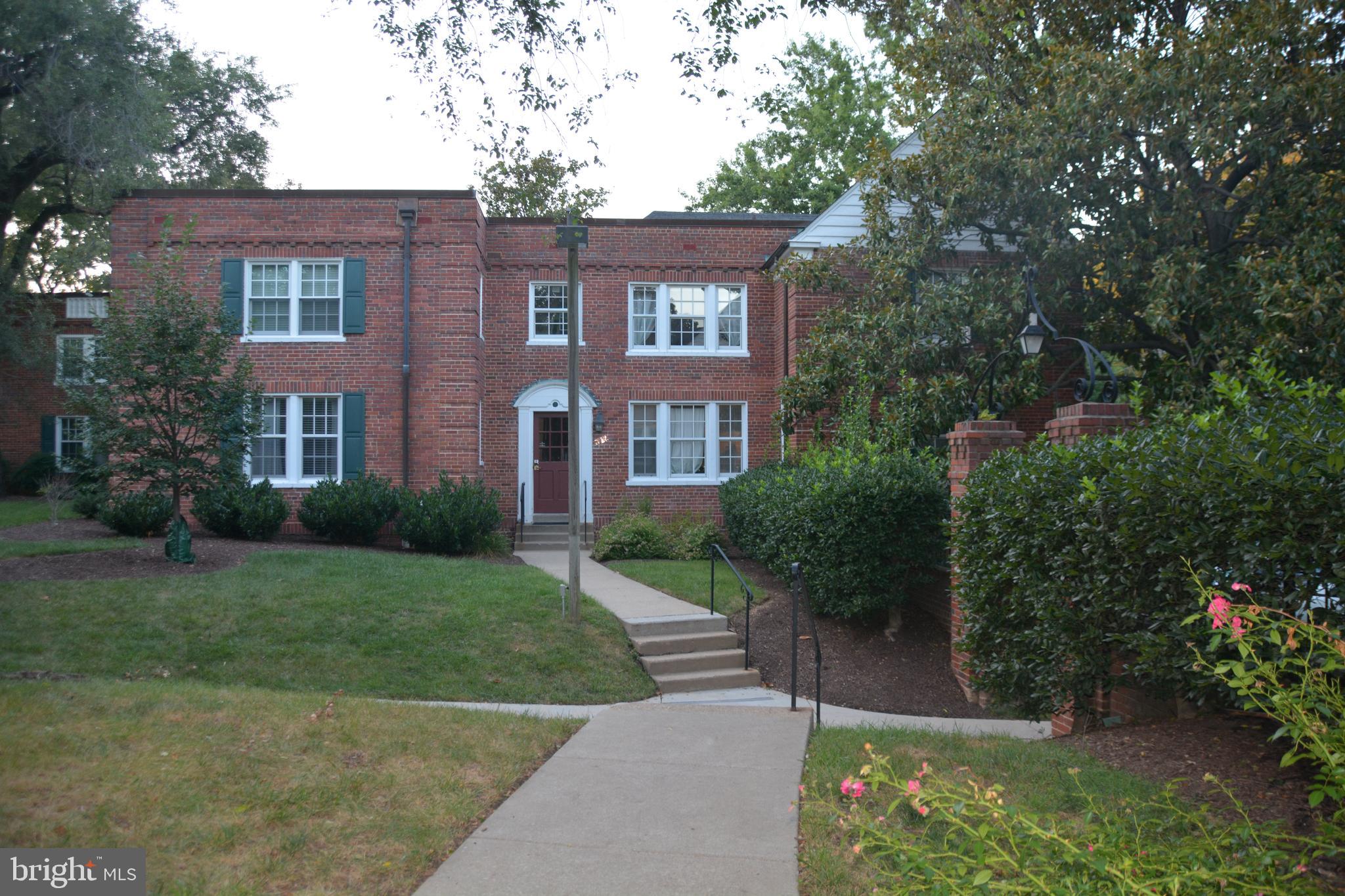 1736 N RHODES STREET 5-290