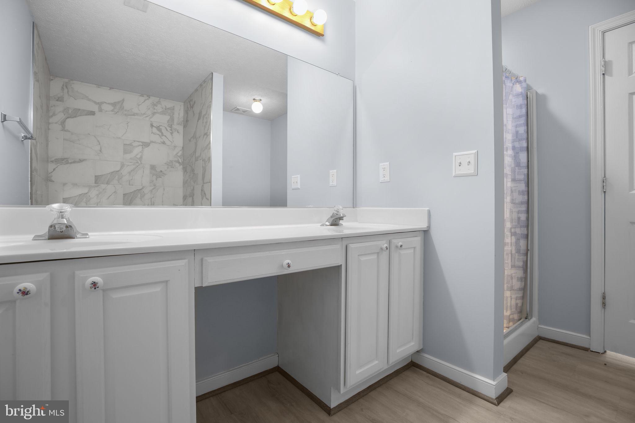 DEEPWOOD ESTATES - Residential