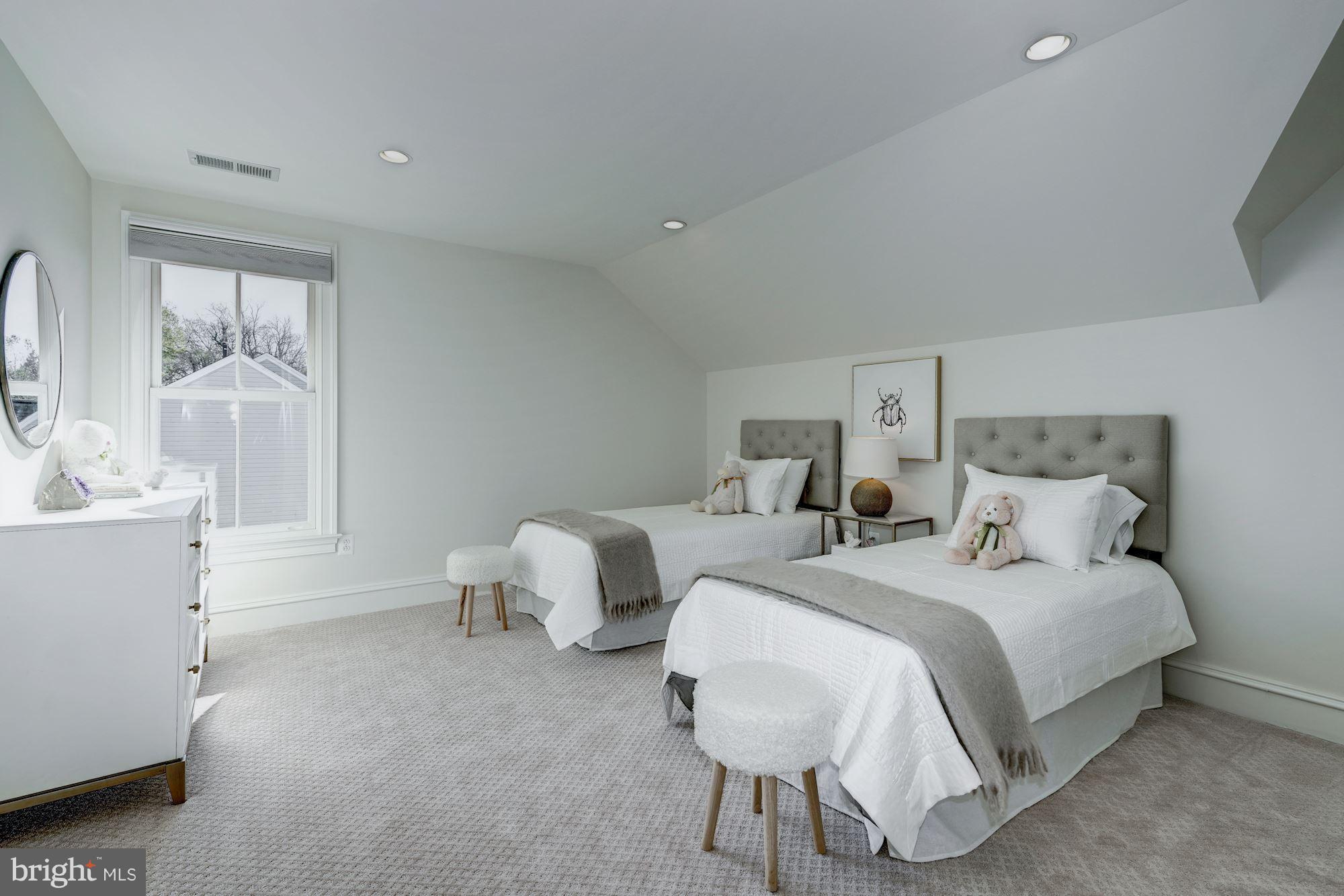 BERKSHIRE OAKWOOD - Residential