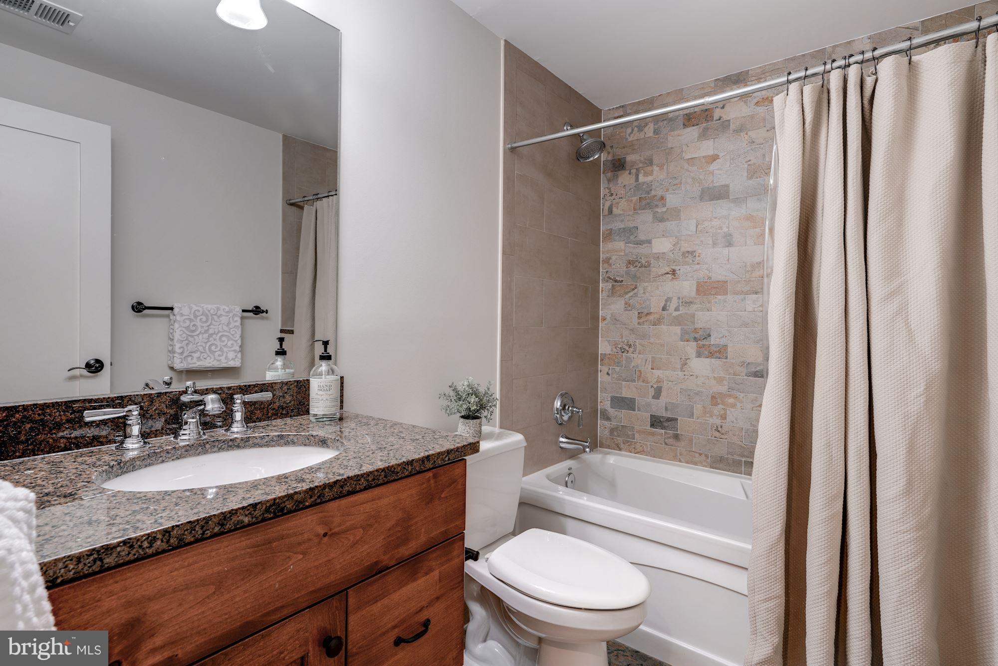 BERKSHIRE OAKWOOD - Residential